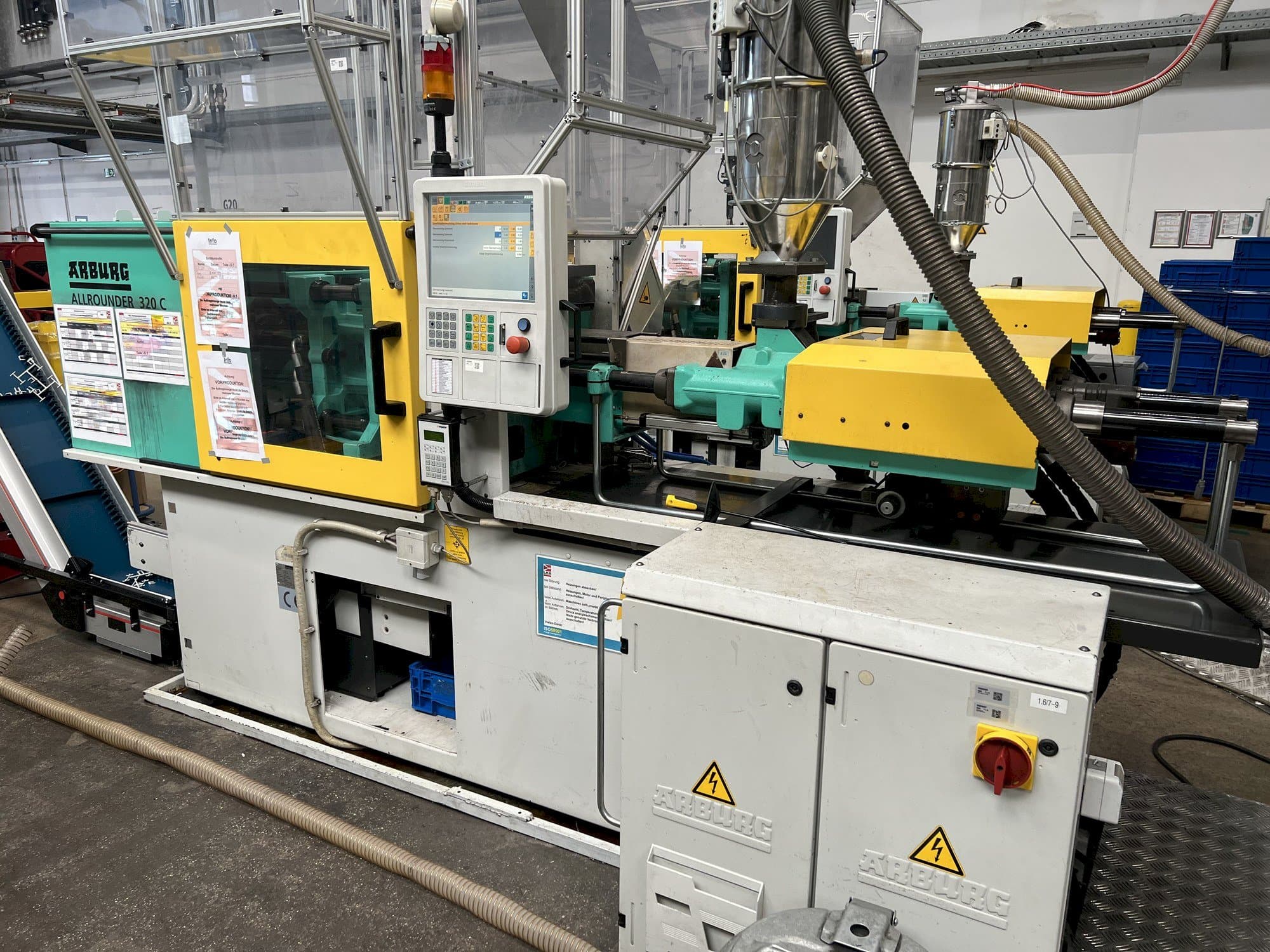 Arburg Allrounder 320C 500 - 170 Mašinos vaizdas iš priekio