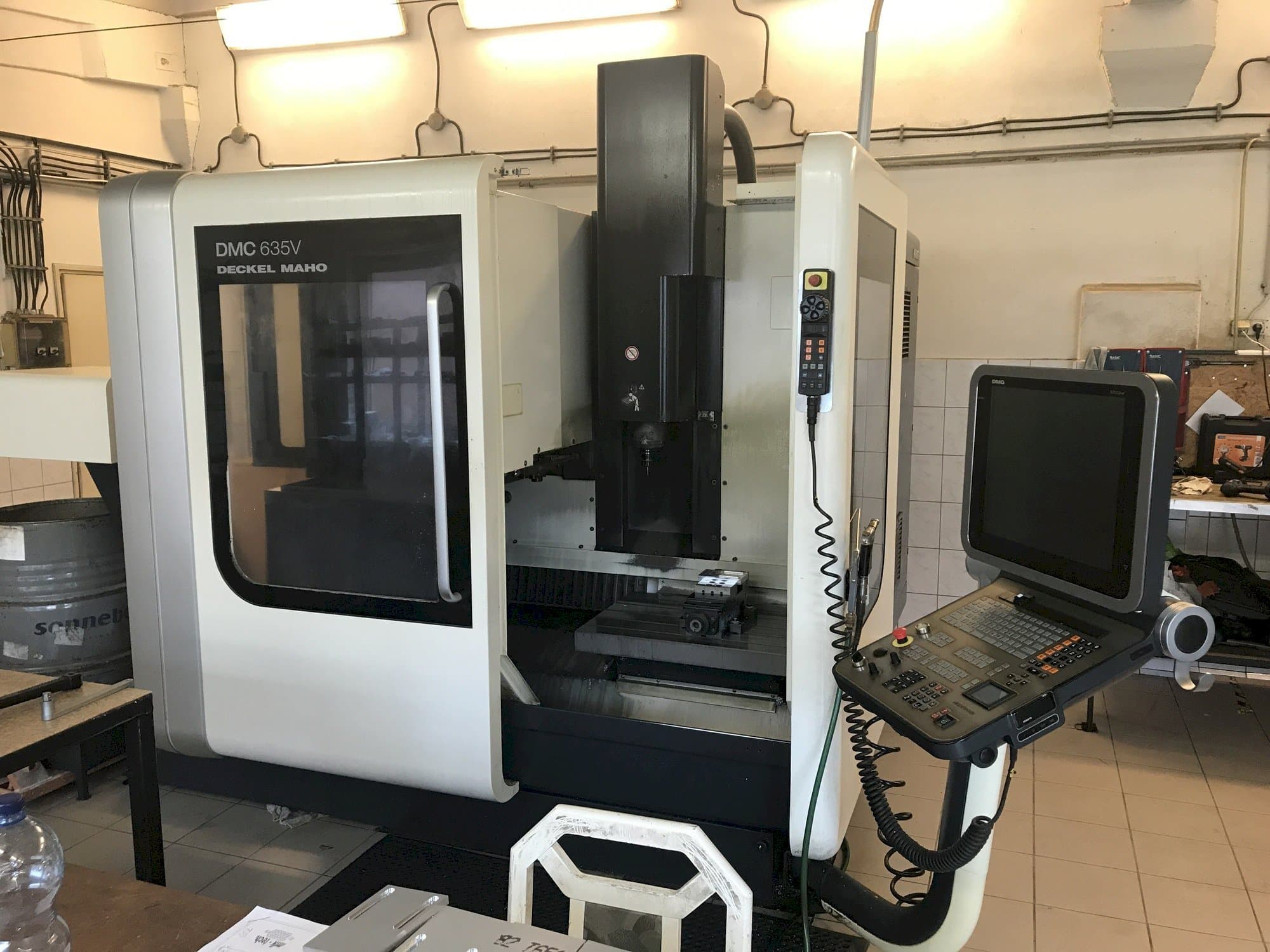 DECKEL MAHO DMC 635V Mašinos vaizdas iš priekio