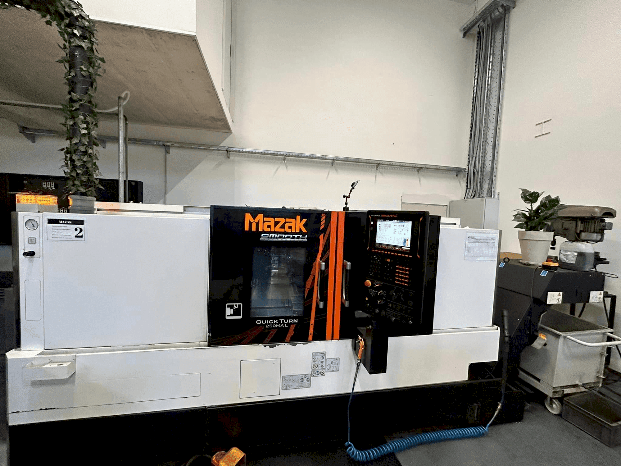 Mazak QuickTurn 250MA L Mašinos vaizdas iš priekio