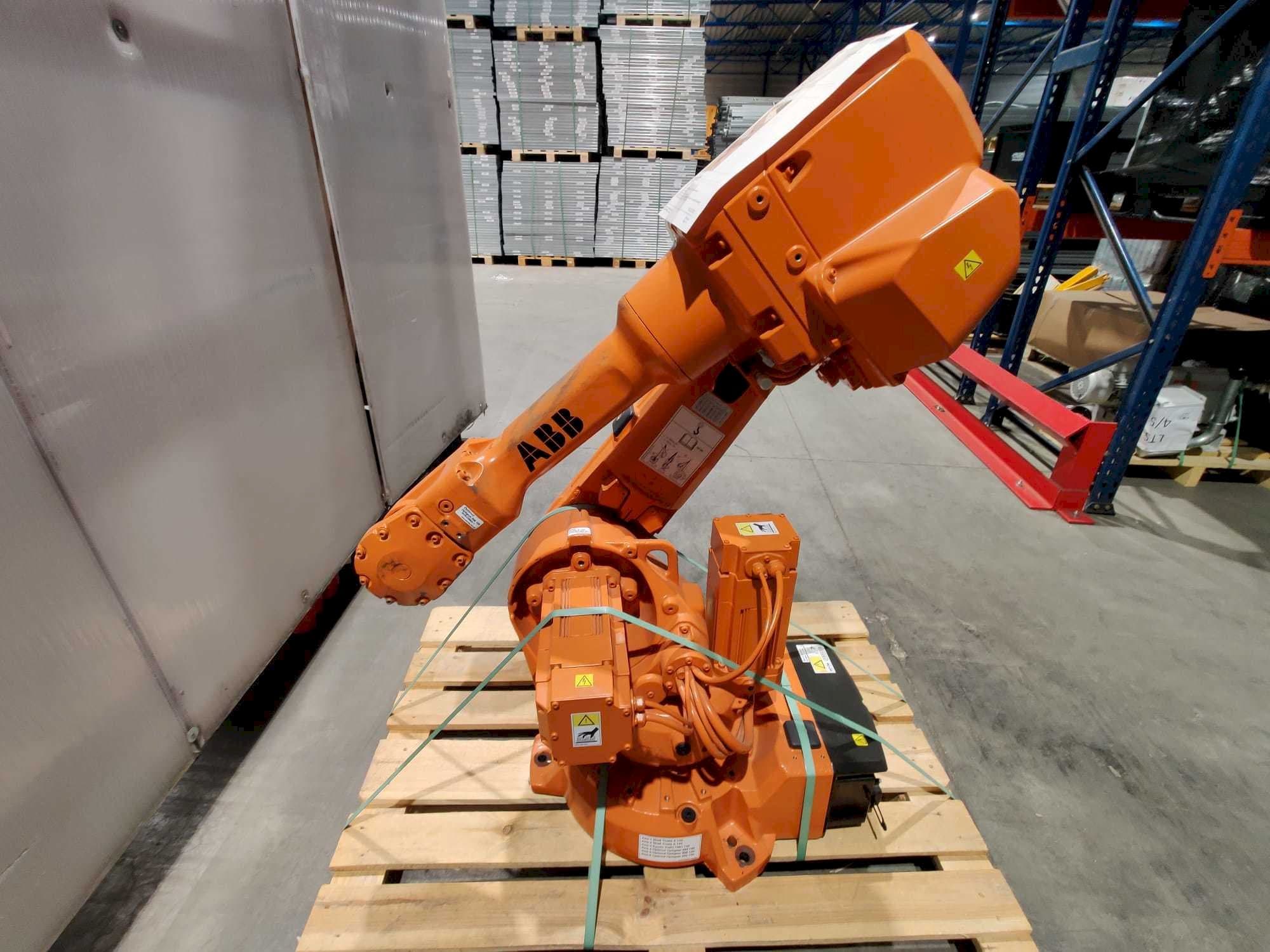 ABB IRB 2600 M2004 Mašinos vaizdas iš priekio