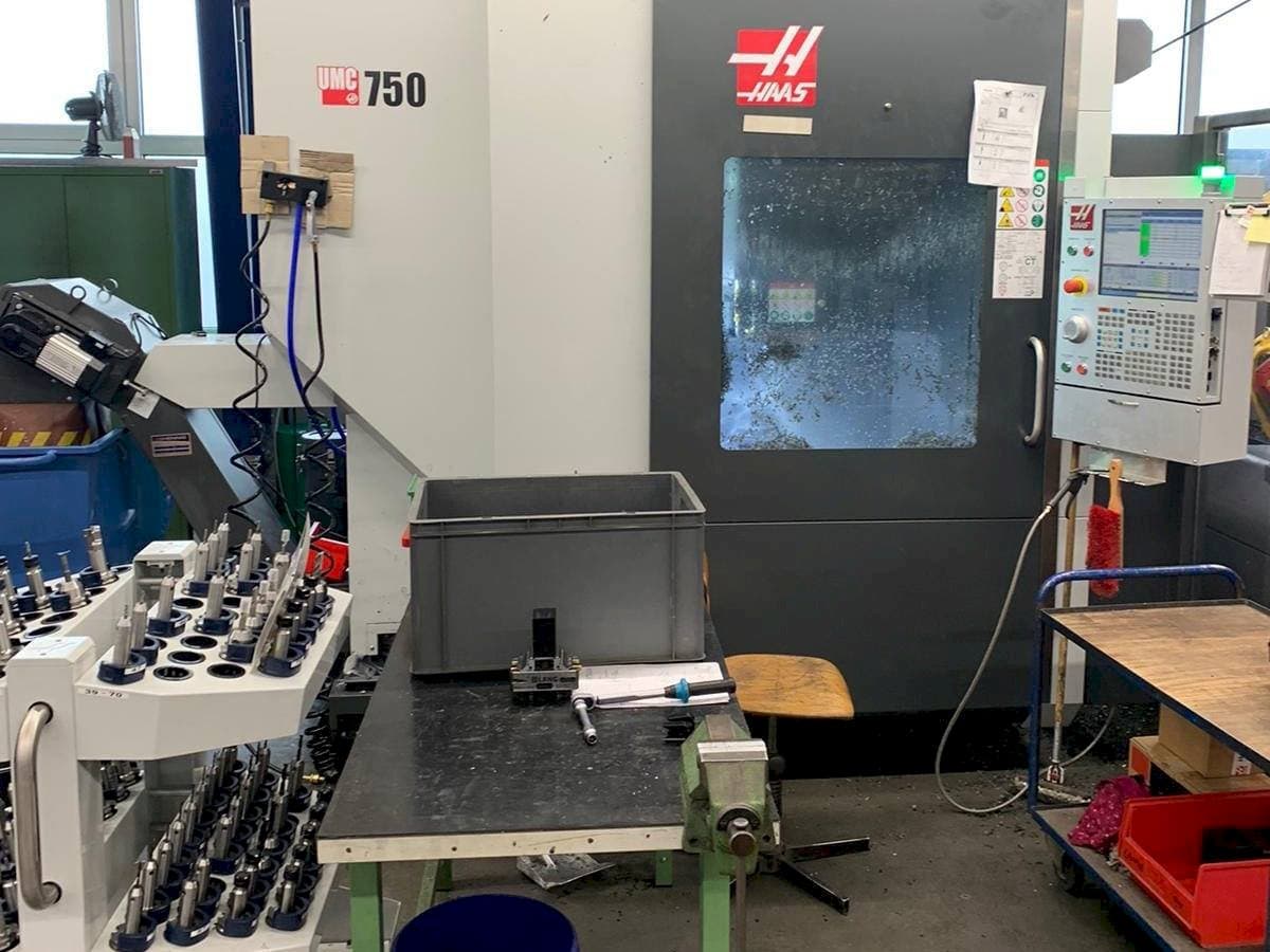 HAAS UMC - 750 Mašinos vaizdas iš priekio