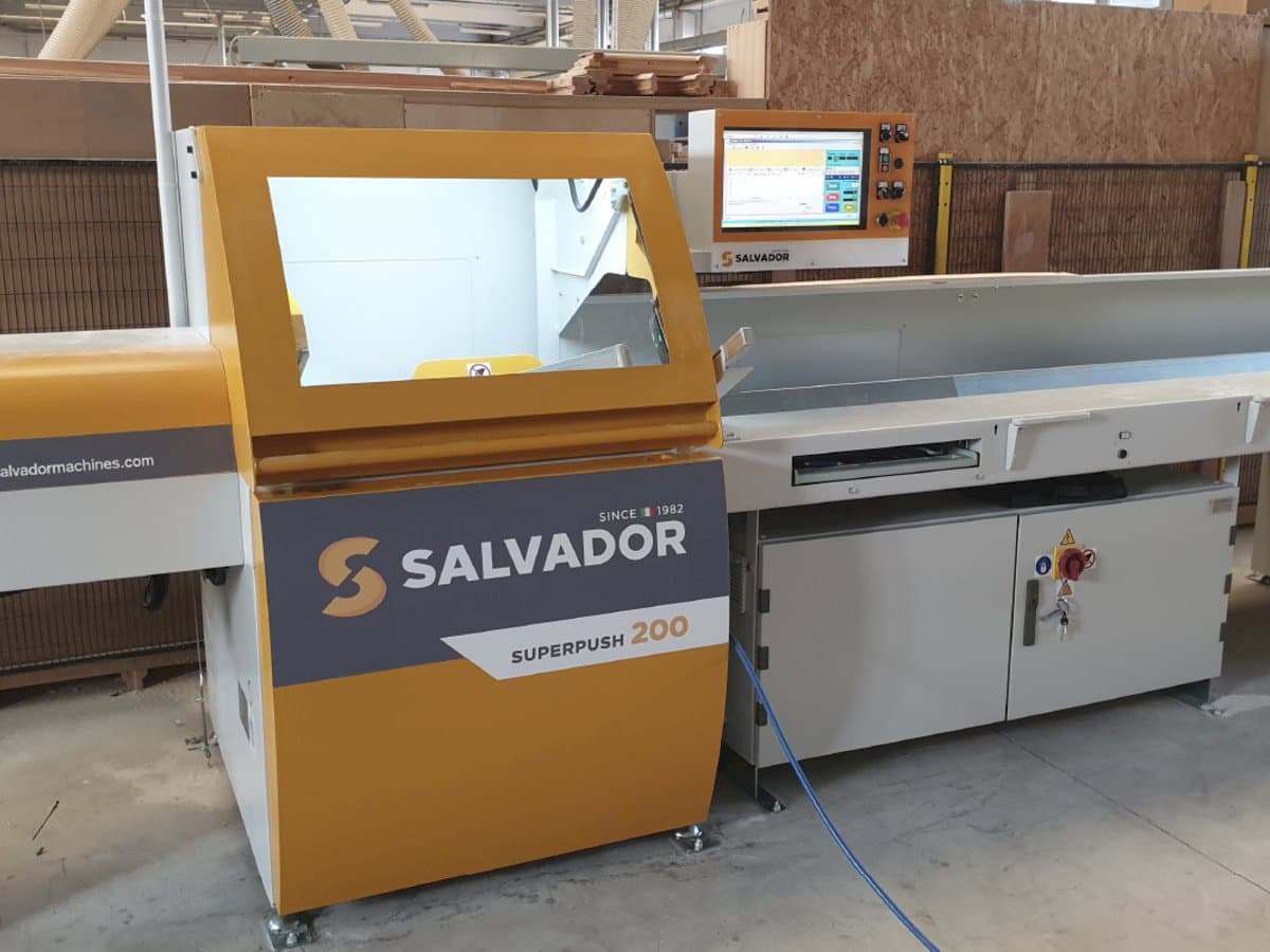 SALVADOR Superpush 200 Mašinos vaizdas iš priekio
