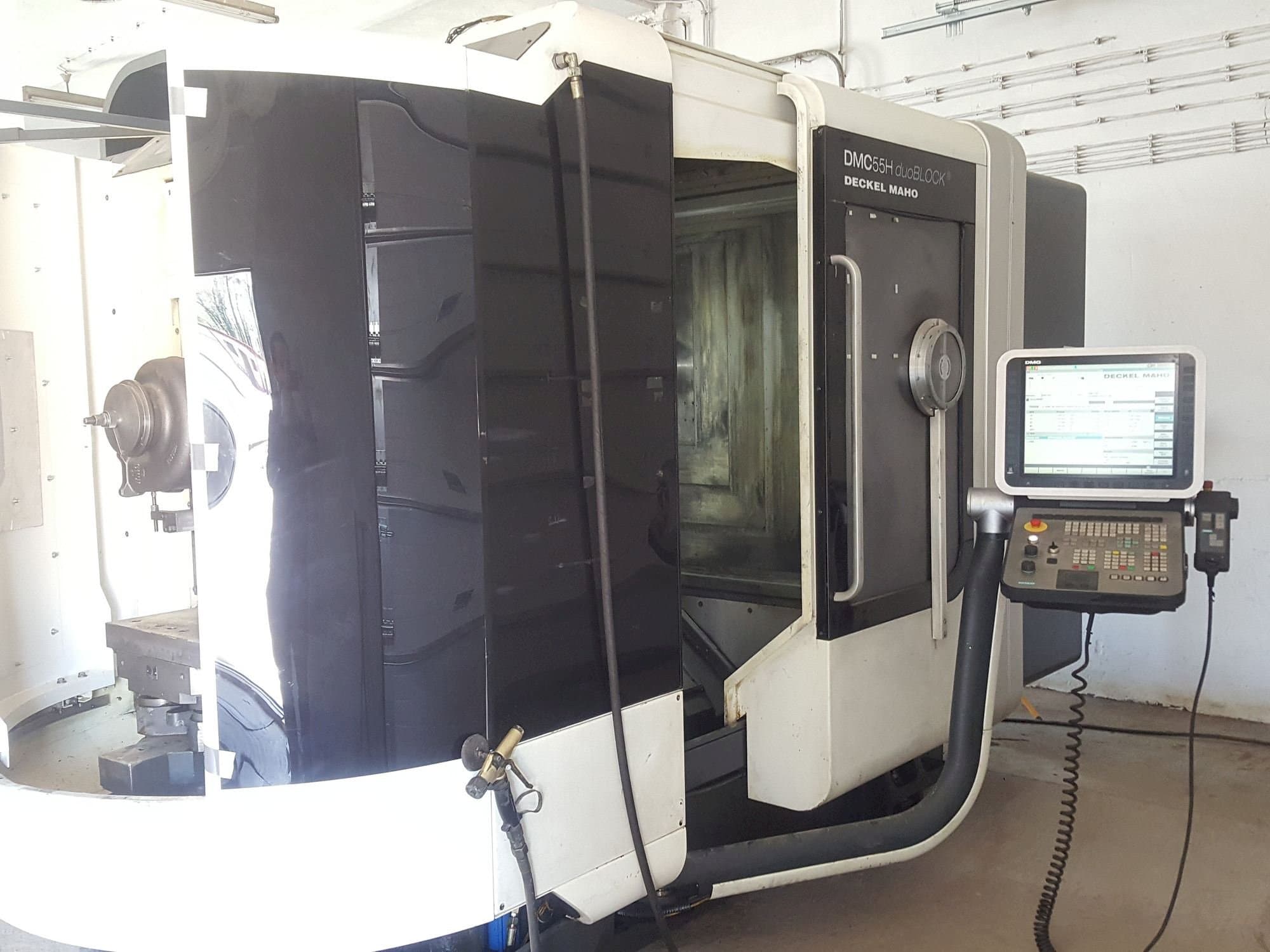 DECKEL MAHO DMC55H duoBLOCK Mašinos vaizdas iš priekio