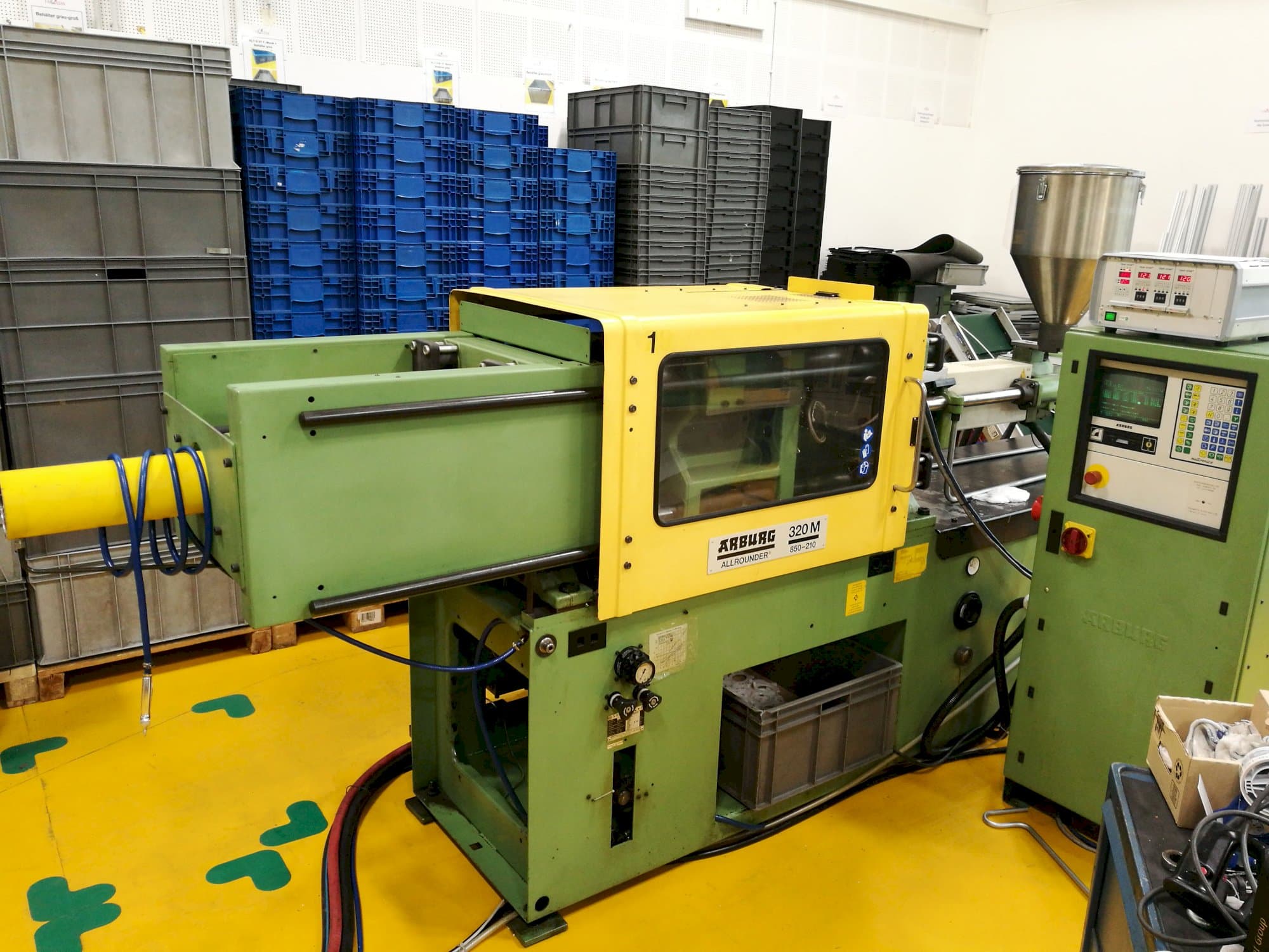 Arburg 320 M 850-210 Mašinos kairės pusės vaizdas