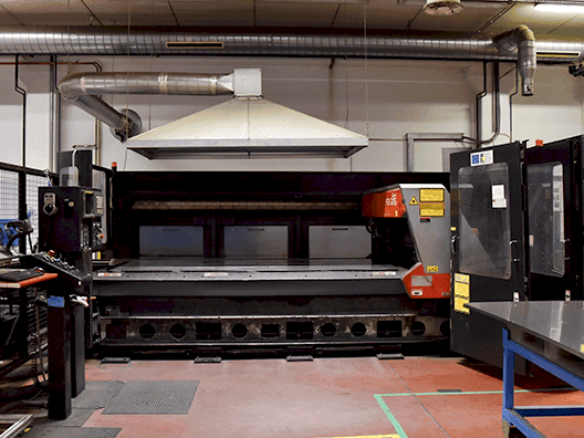 AMADA FO-3015 Mašinos vaizdas iš priekio