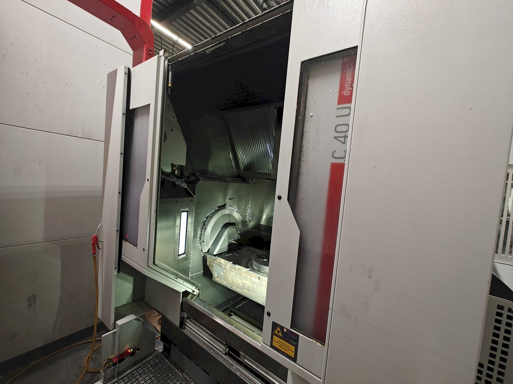 HERMLE C 40 U Mašinos vaizdas iš priekio