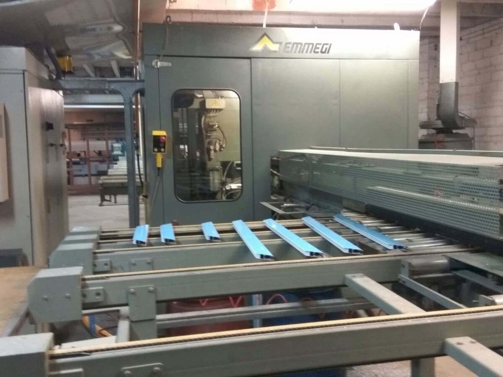 Emmegi Quadra Mašinos vaizdas iš priekio