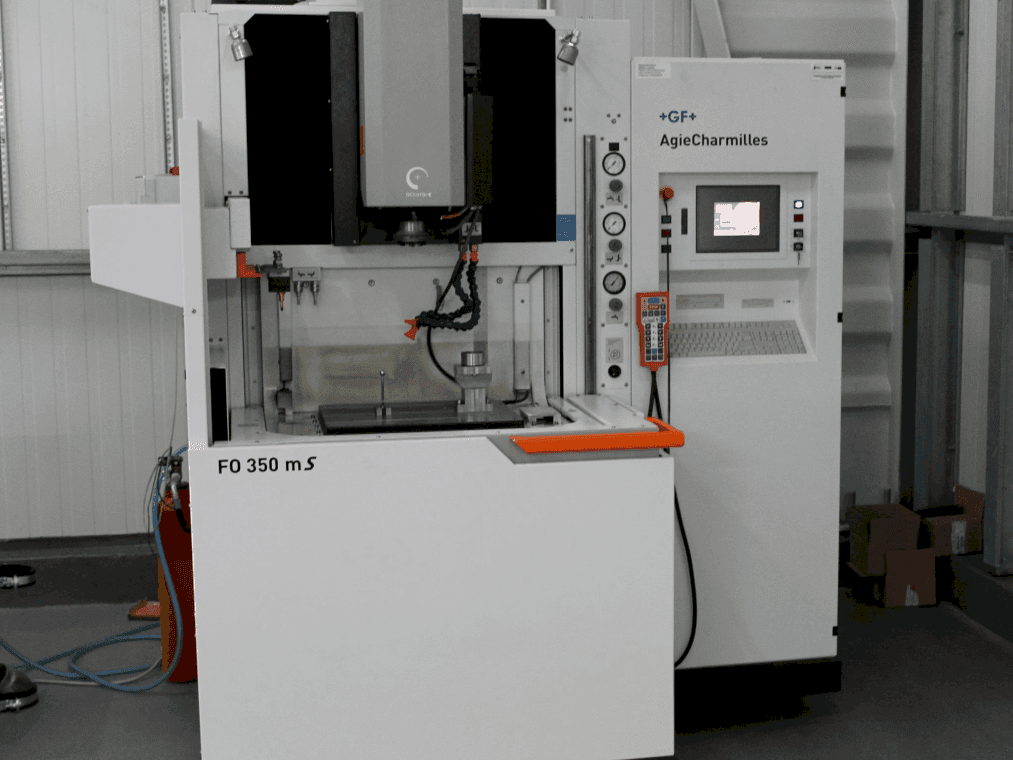 AgieCharmilles FO350MS Mašinos vaizdas iš priekio