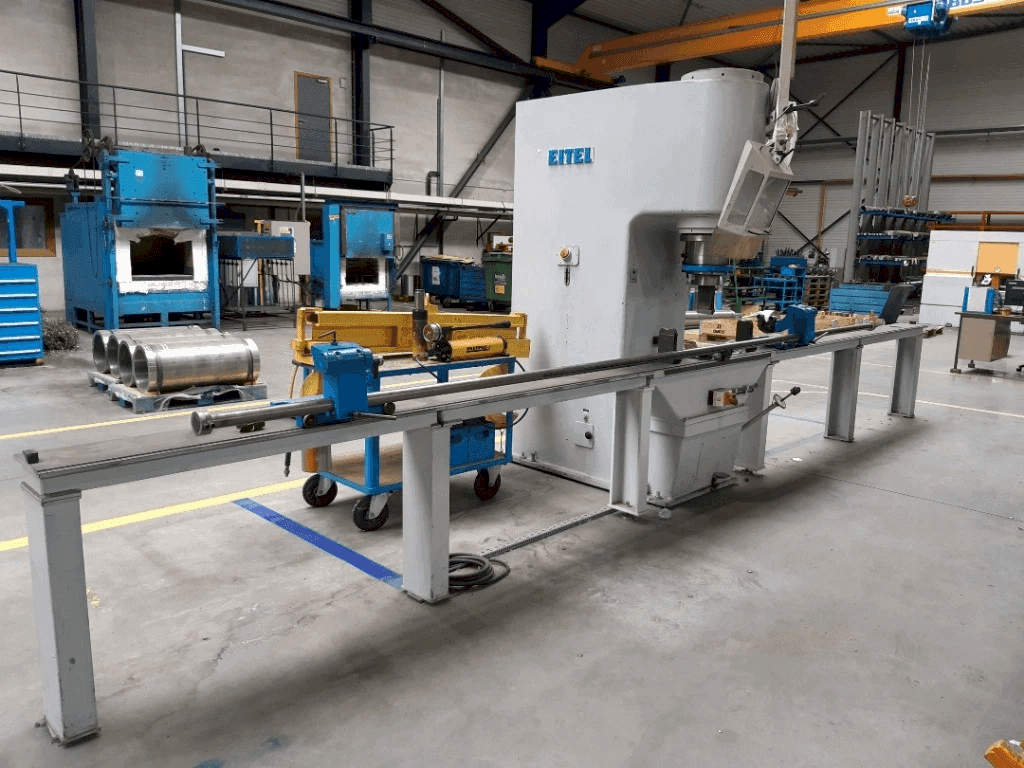 EITEL-PRESS RP 100 Mašinos vaizdas iš priekio