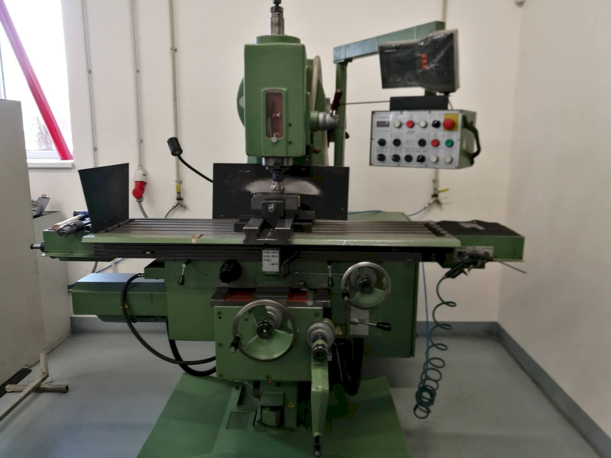 TOS FGV 32 Mašinos vaizdas iš priekio