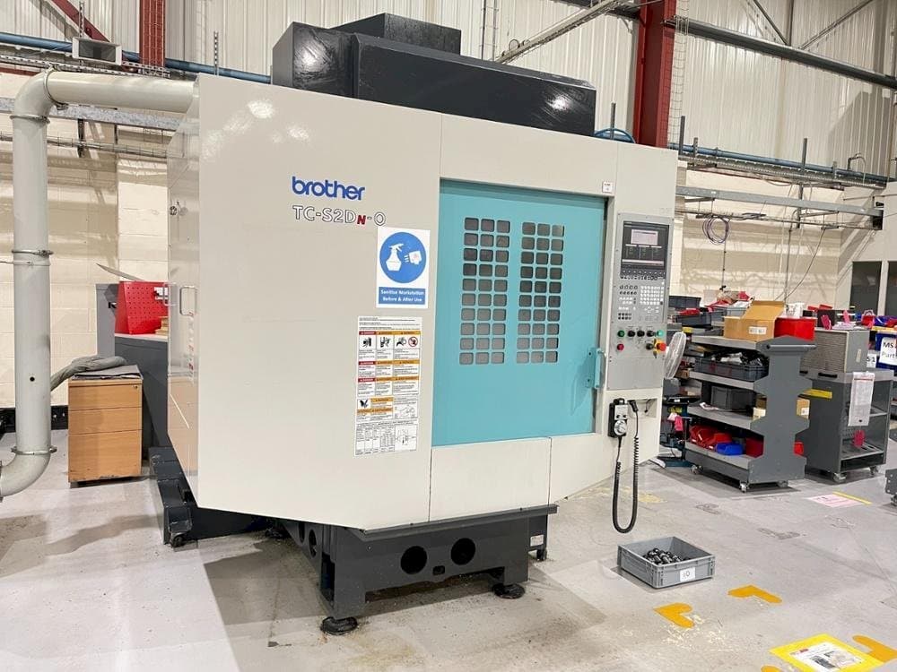 Brother TC-S2DN-0 Mašinos vaizdas iš priekio