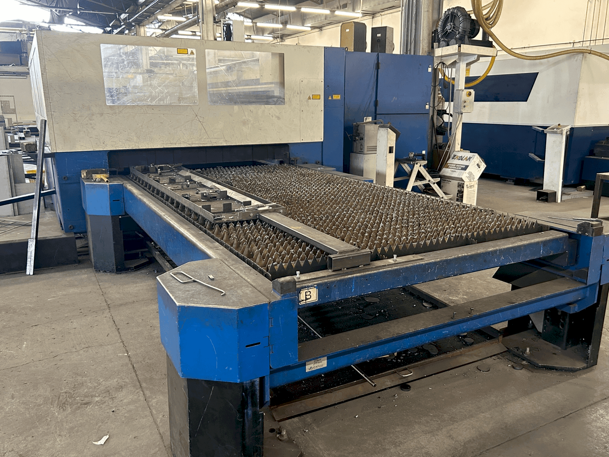 TRUMPF trulaser 3030  (2007) Mašinos vaizdas iš priekio