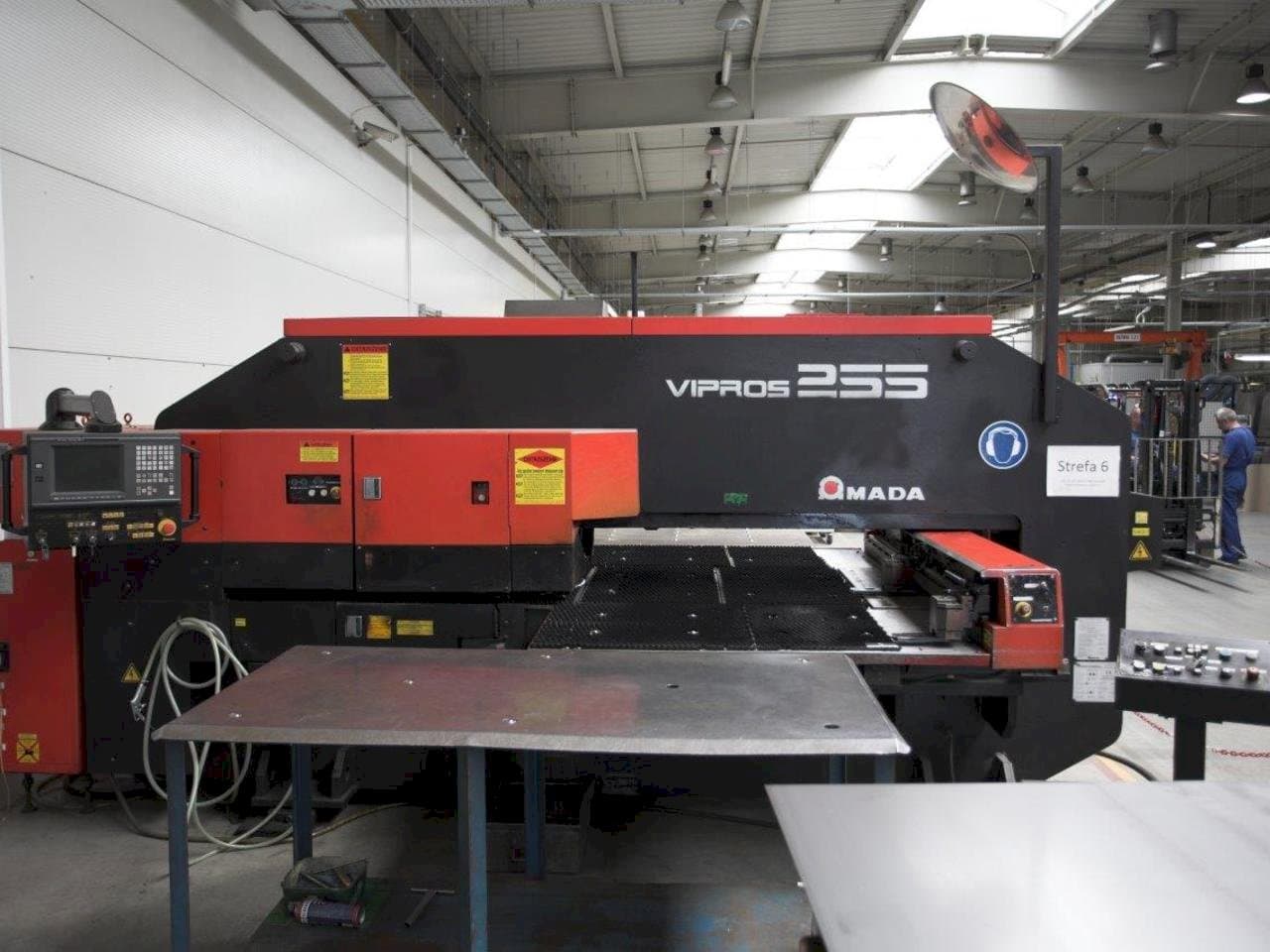 AMADA Vipros 255 Mašinos vaizdas iš priekio