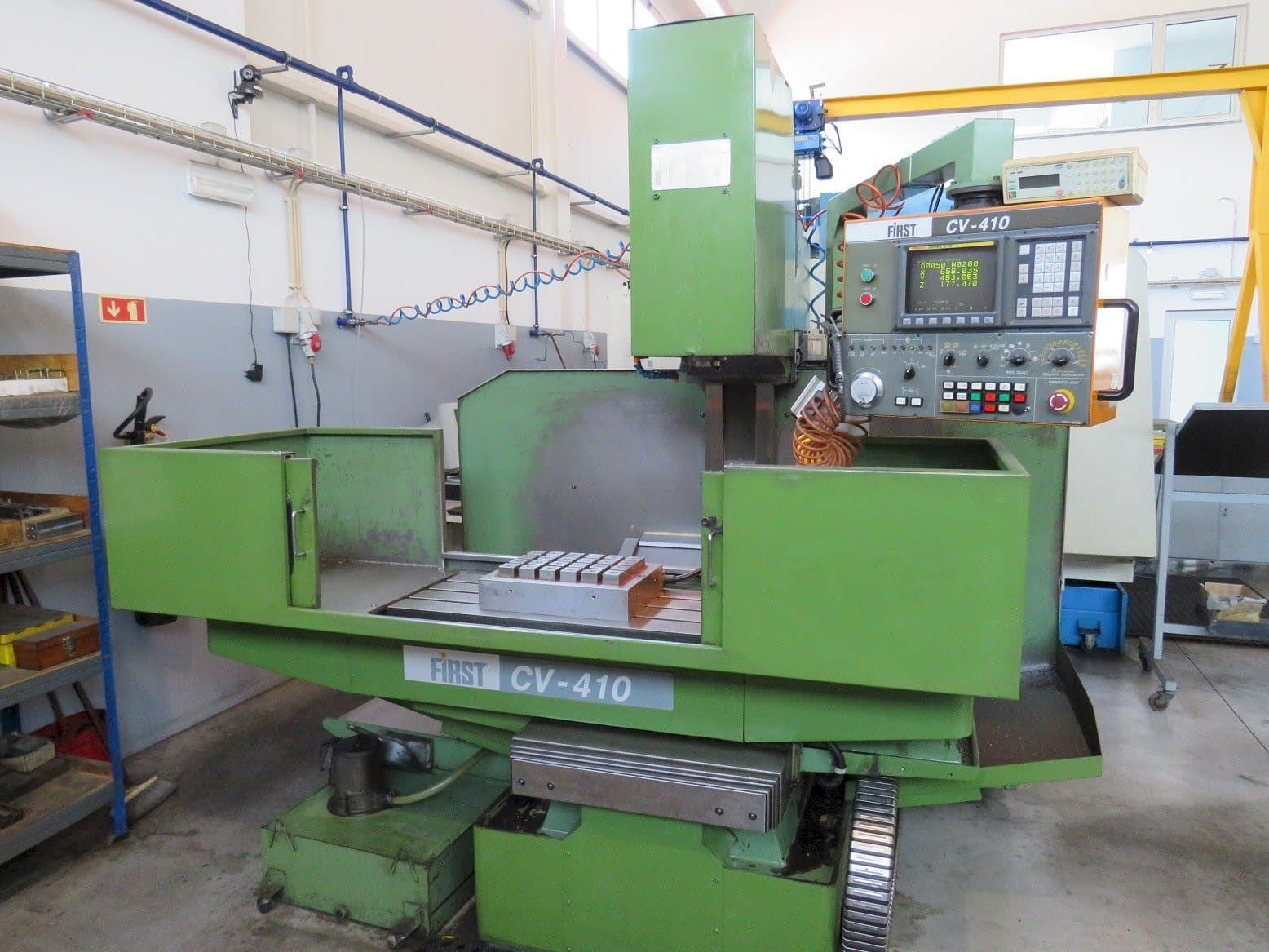 FIRST CV-410 Mašinos vaizdas iš priekio