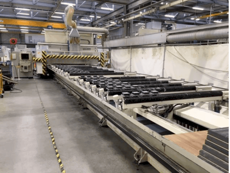 Uniteam 5 achs Mašinos vaizdas iš kairės pusės