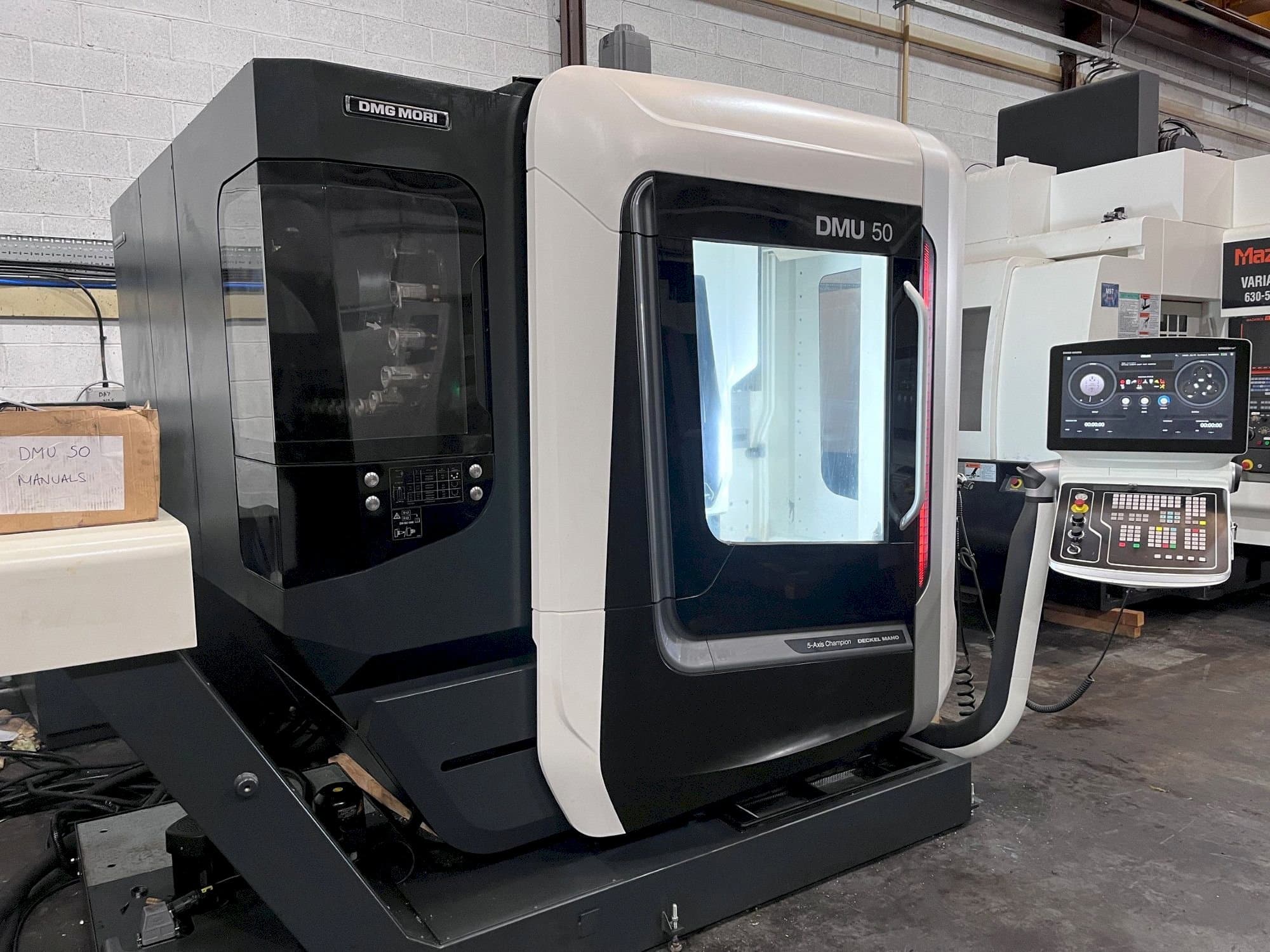 DMG DMU 50 Mašinos vaizdas iš priekio