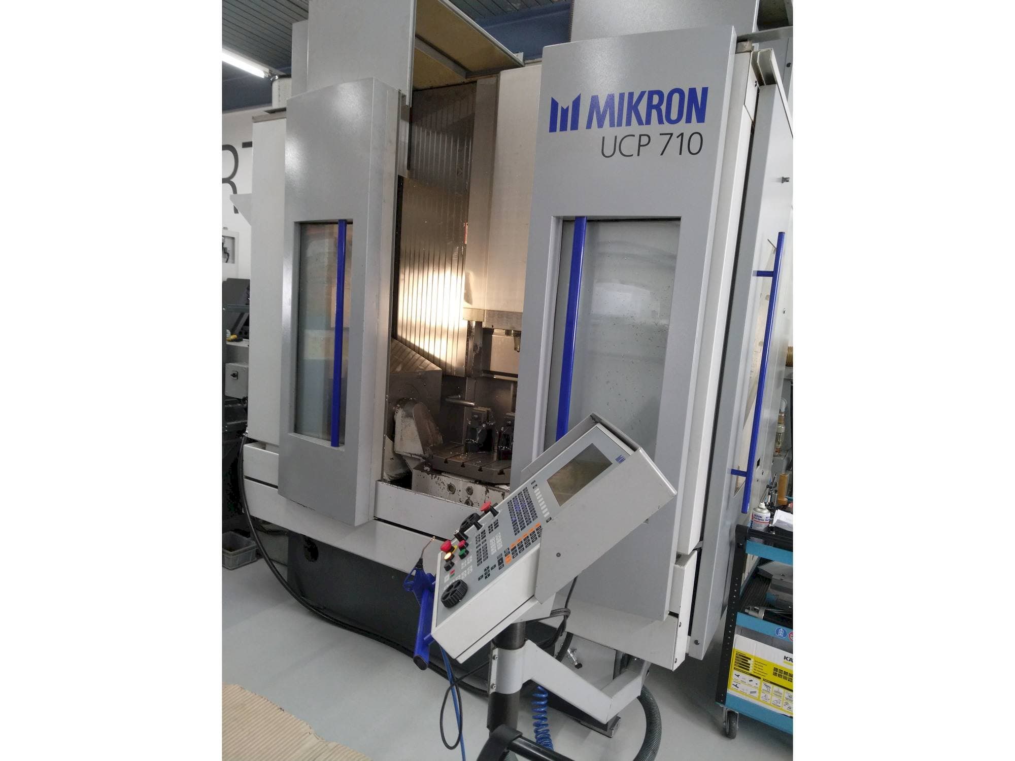 MIKRON UCP 710 Mašinos vaizdas iš priekio