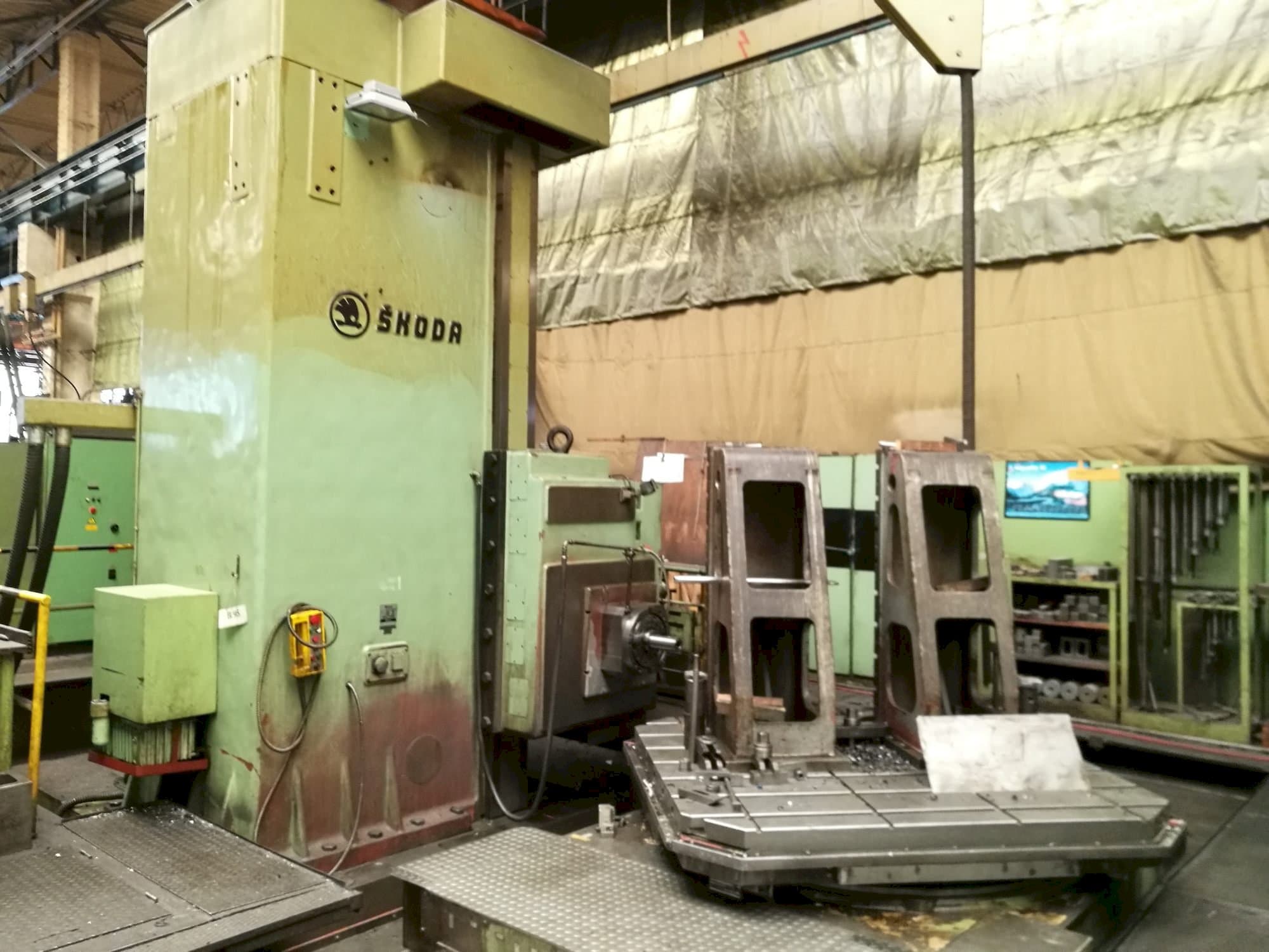 SKODA WI 130 Mašinos vaizdas iš priekio