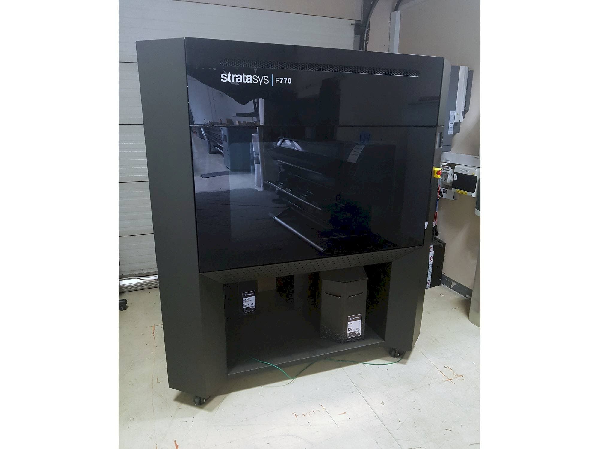 Stratasys F770 Mašinos vaizdas iš priekio