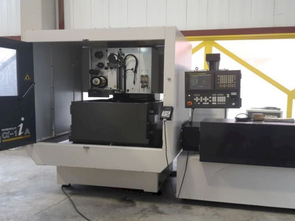 FANUC Robocut α-1iA Mašinos vaizdas iš priekio