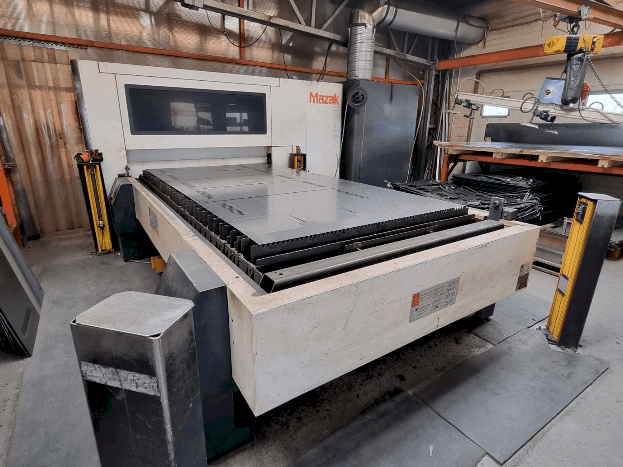 Mazak OPTIPLEX 3015 FIBER II Mašinos vaizdas iš priekio