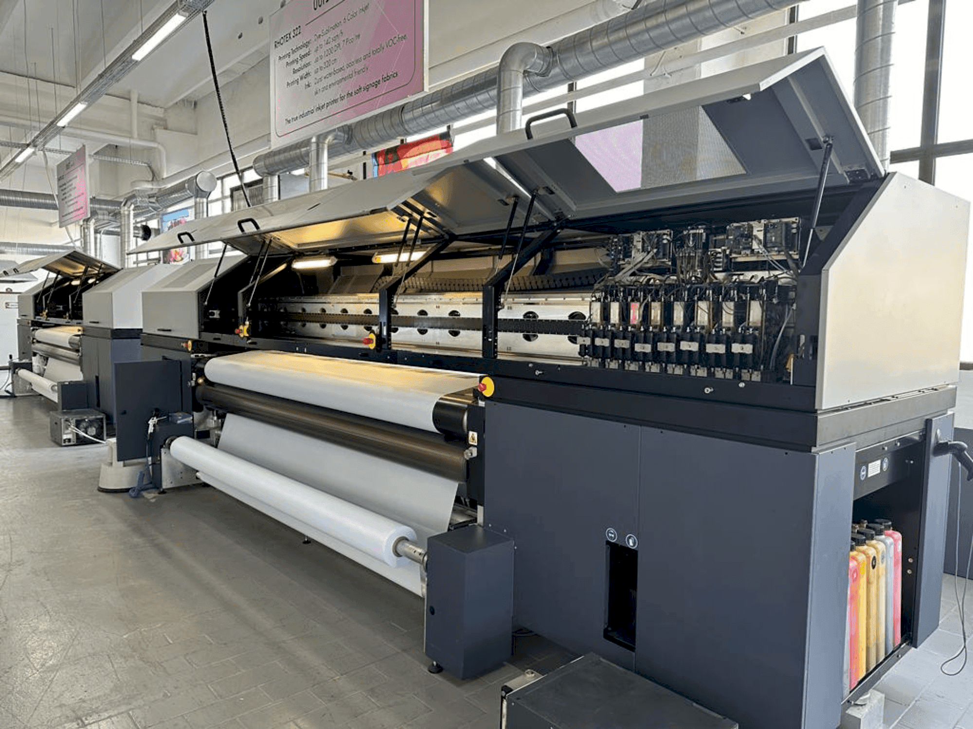 Durst Rhotex 322 Mašinos vaizdas iš priekio