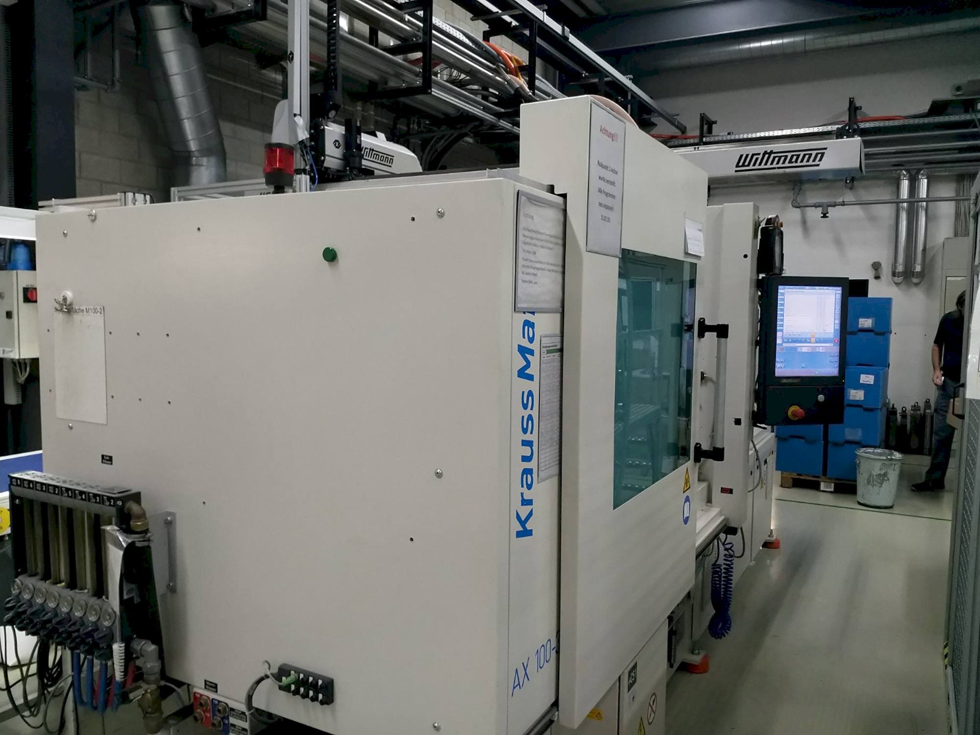 Krauss Maffei 100-380 AX Mašinos vaizdas iš priekio