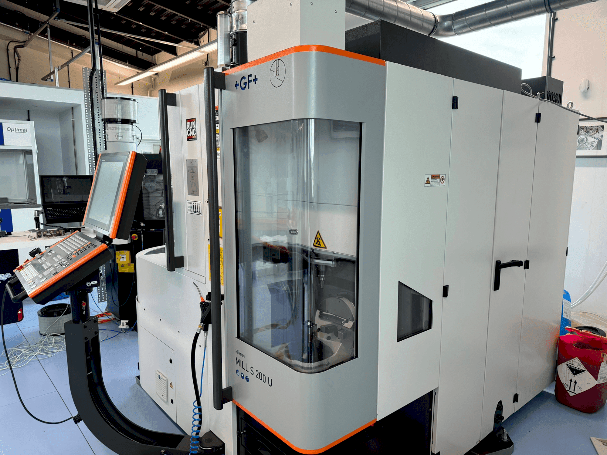 +GF+ Mikron Mill S 200U Mašinos vaizdas iš priekio