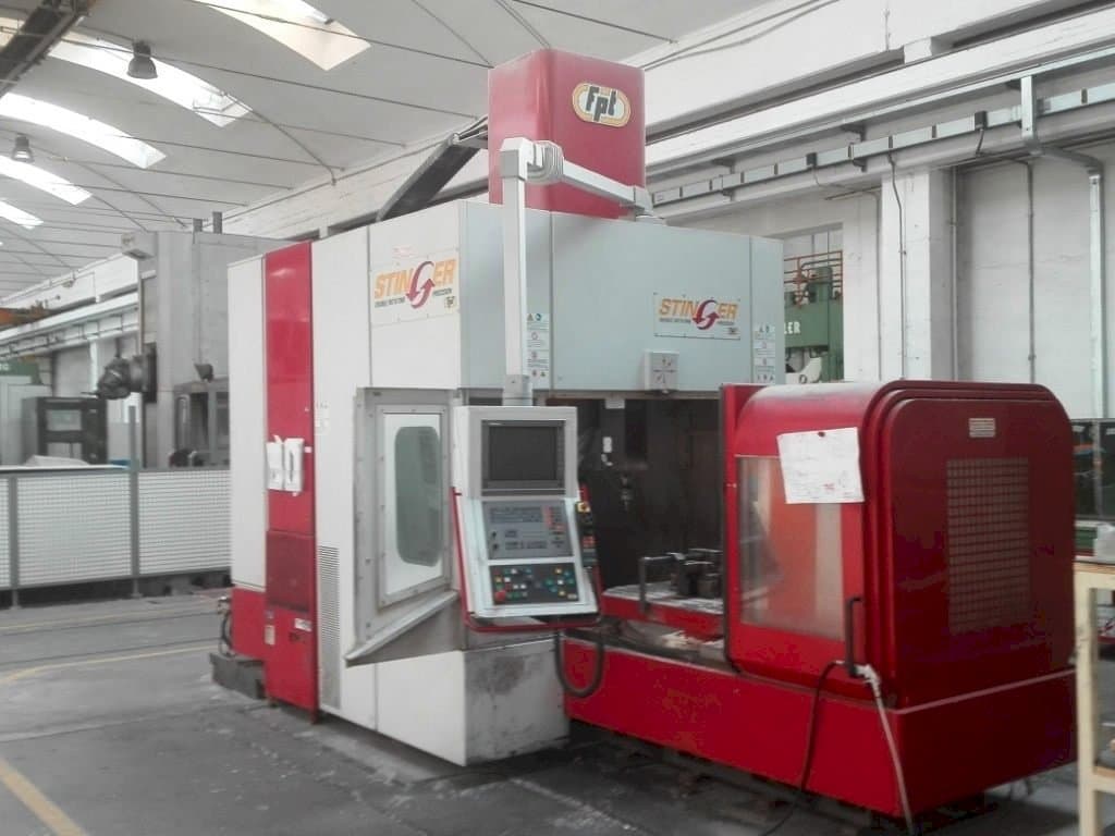 FPT Stinger Mašinos vaizdas iš priekio