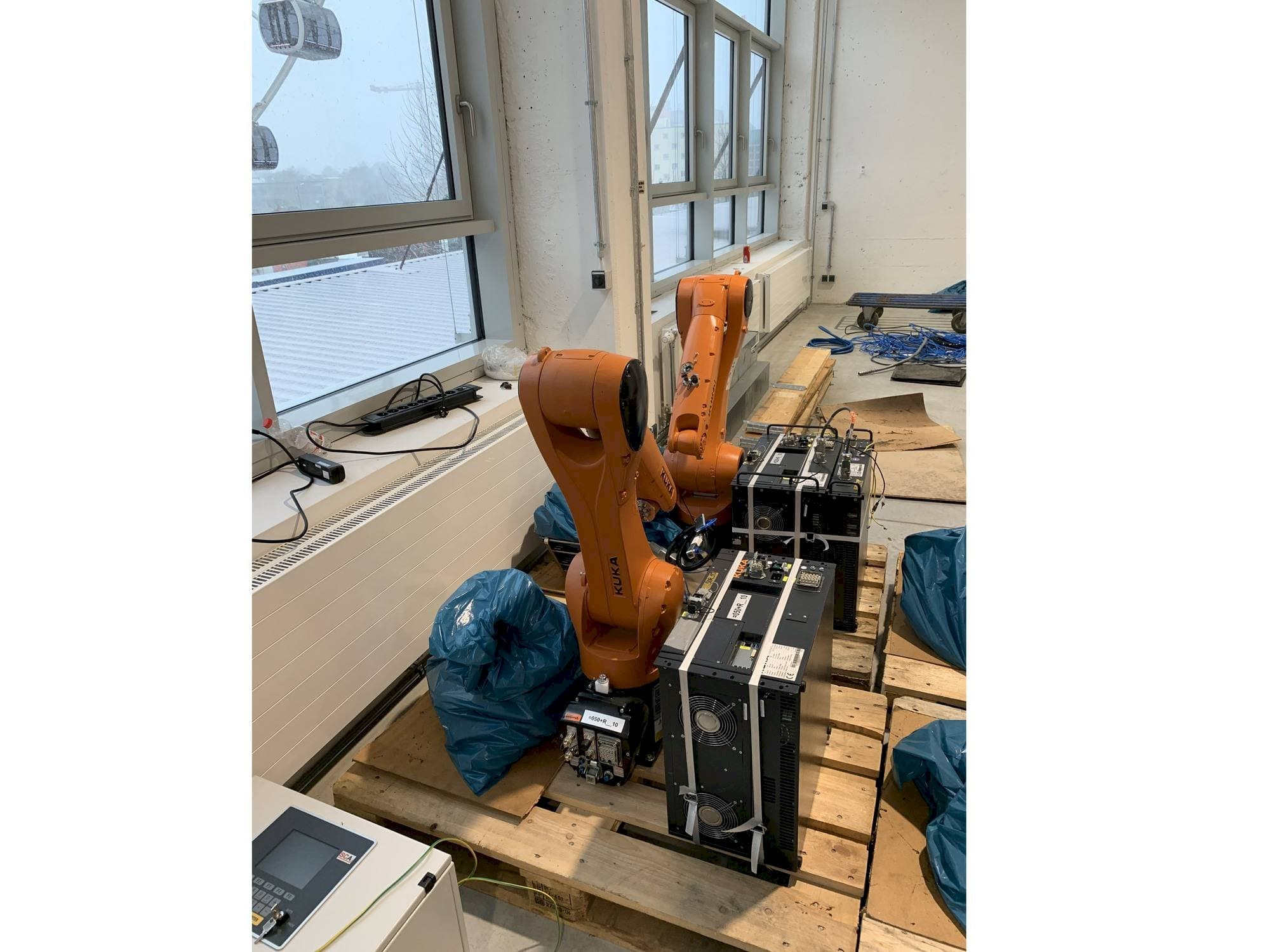 KUKA KR10 R1100 Mašinos vaizdas iš priekio