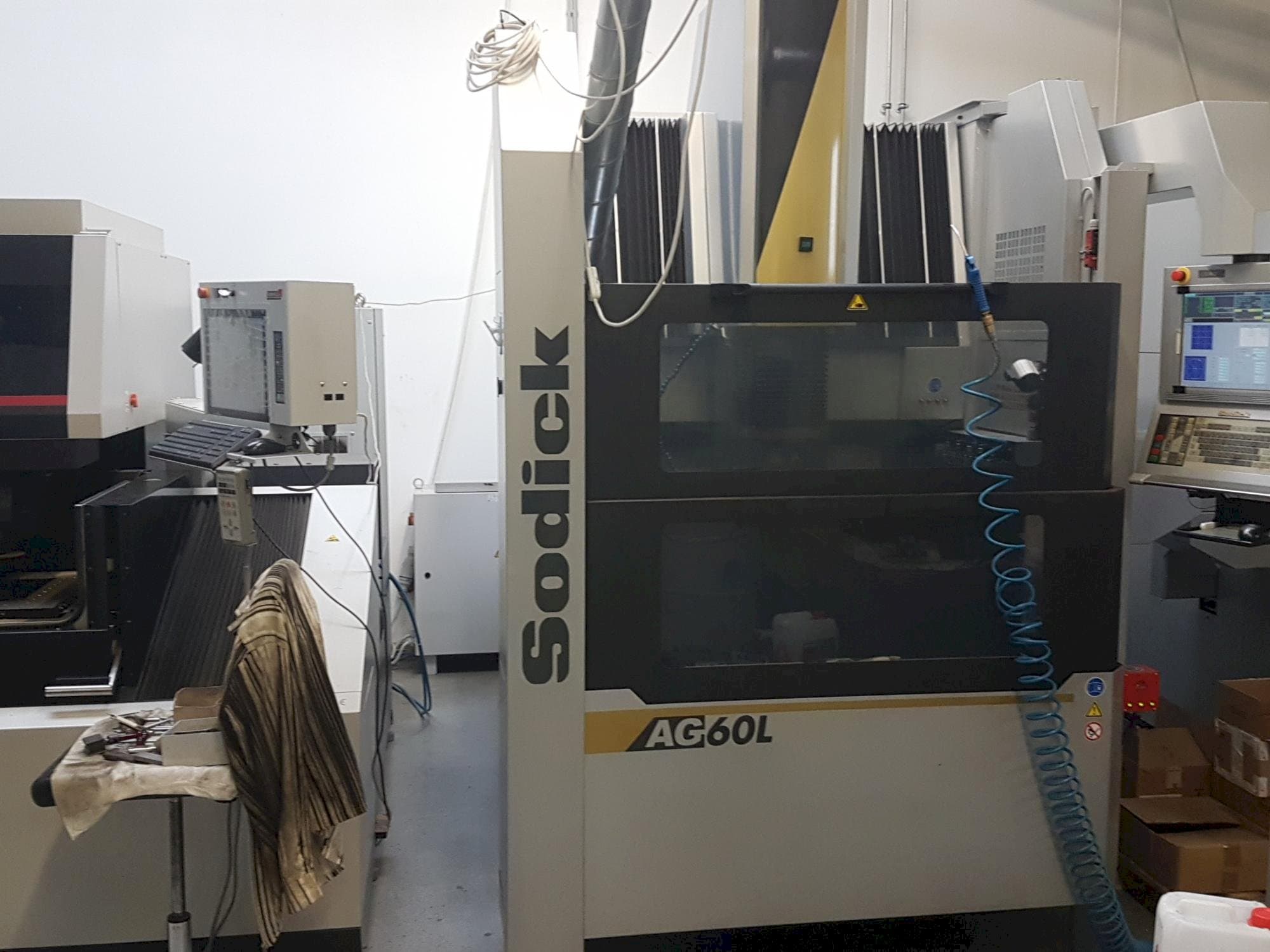 Sodick AG60L Mašinos vaizdas iš priekio