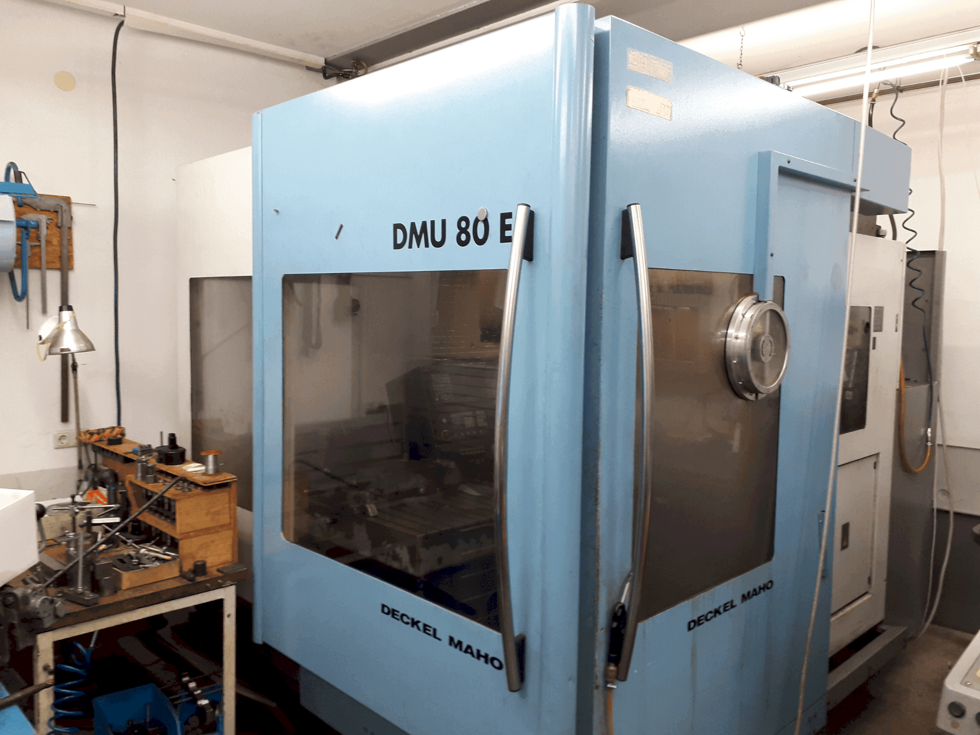 DECKEL MAHO DMU 80E Mašinos vaizdas iš priekio