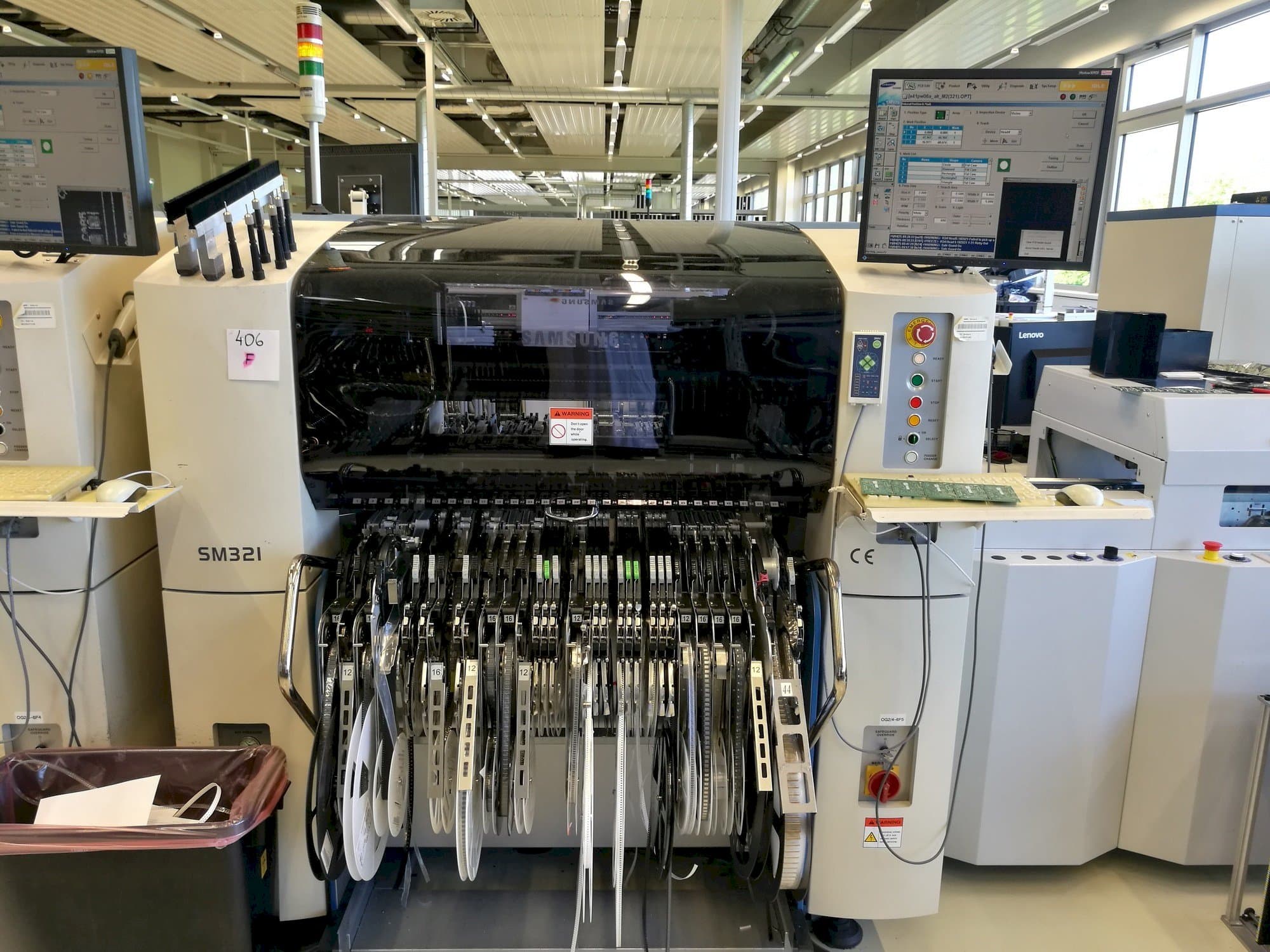 Samsung SM 321 Mašinos vaizdas iš priekio