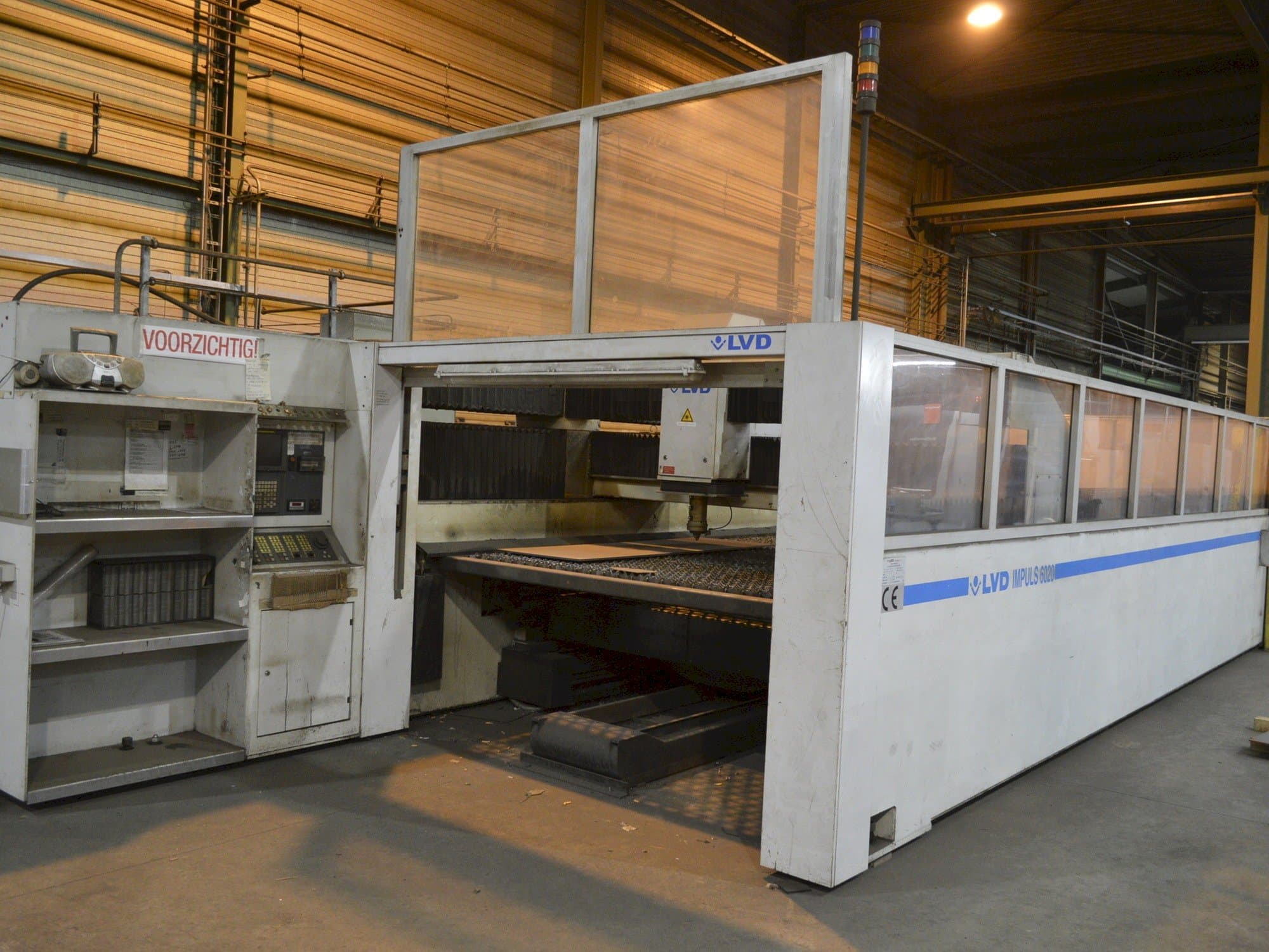 LVD IMPULS 6020 Mašinos vaizdas iš priekio