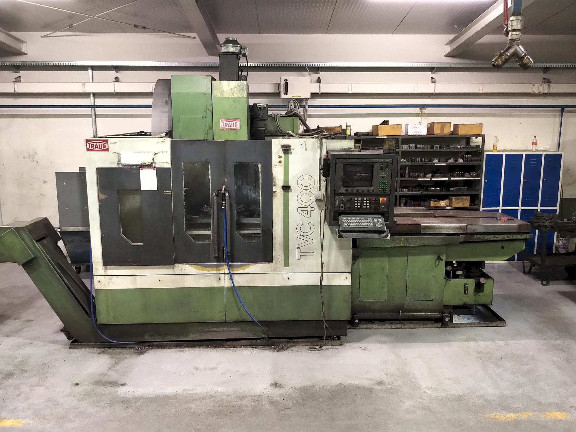 TRAUB TVC 400 P Mašinos vaizdas iš priekio
