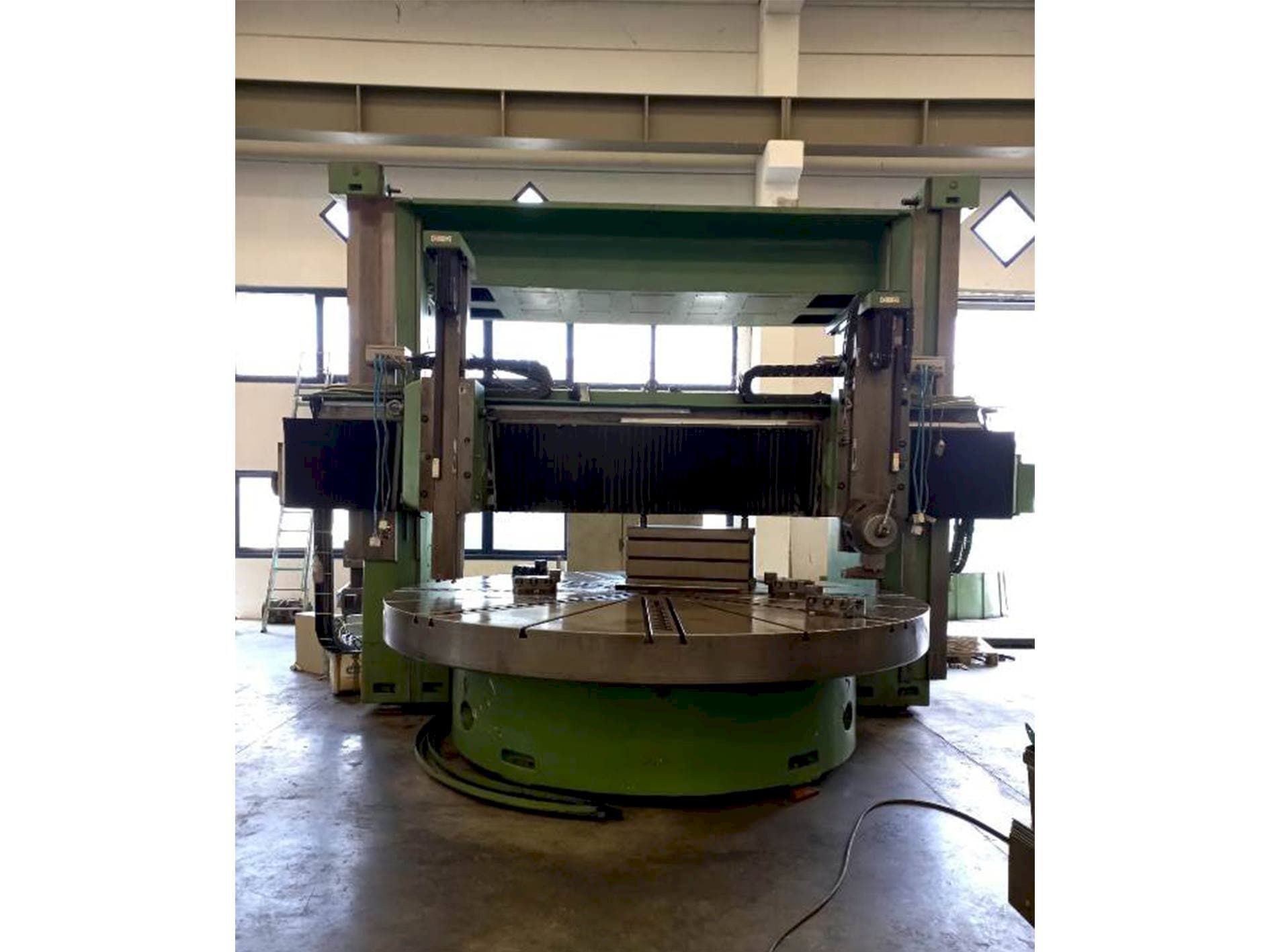 Titan SC 43 ECS 1400 Mašinos vaizdas iš priekio