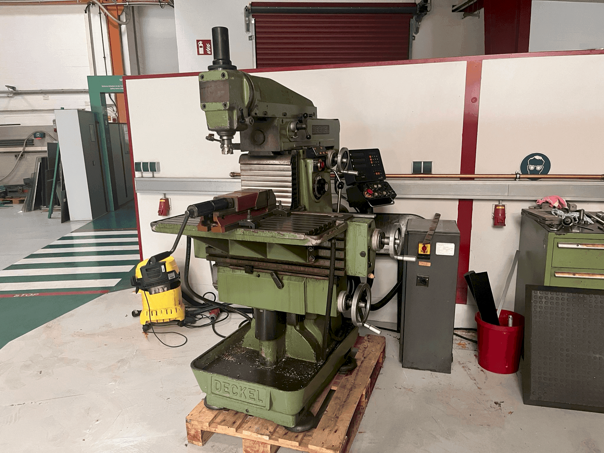 DECKEL FP2 Mašinos vaizdas iš priekio