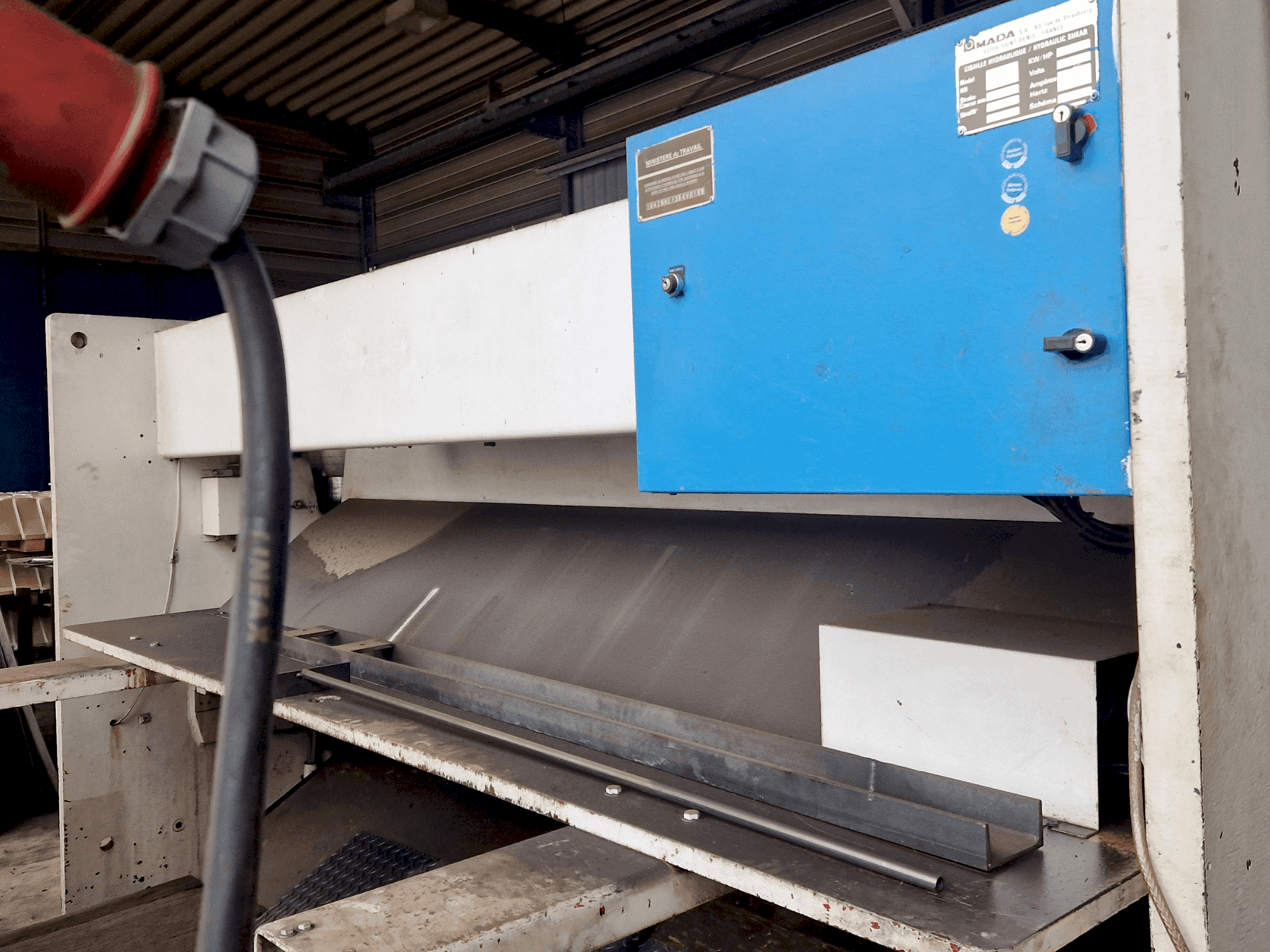 AMADA GPN1 30 Mašinos vaizdas iš priekio