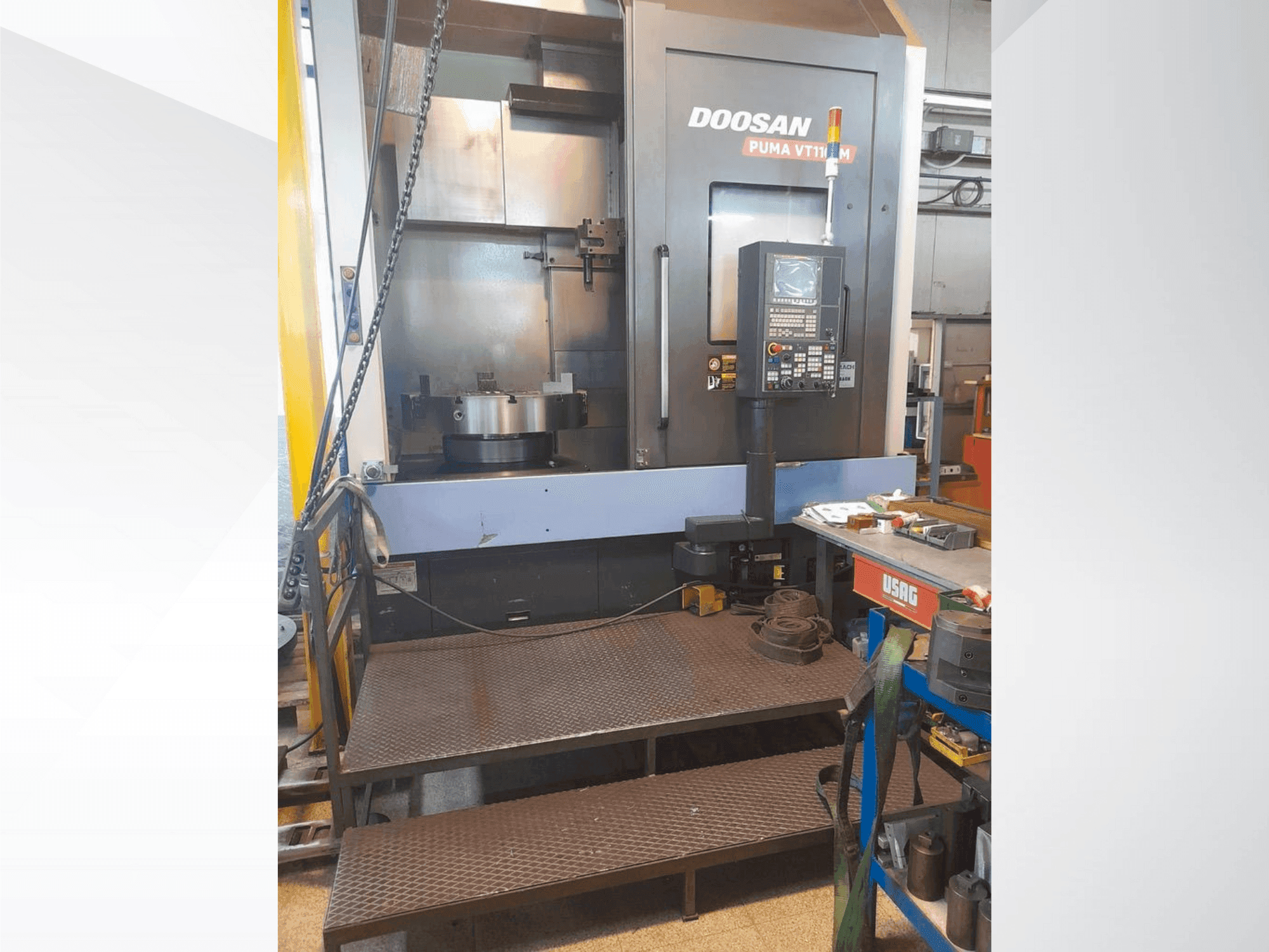 DOOSAN VT1100M Mašinos vaizdas iš priekio