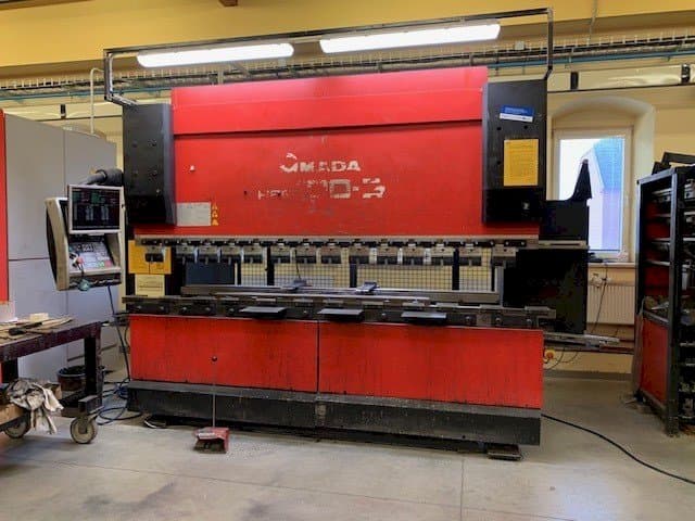 AMADA HFE 100-3 Mašinos vaizdas iš priekio