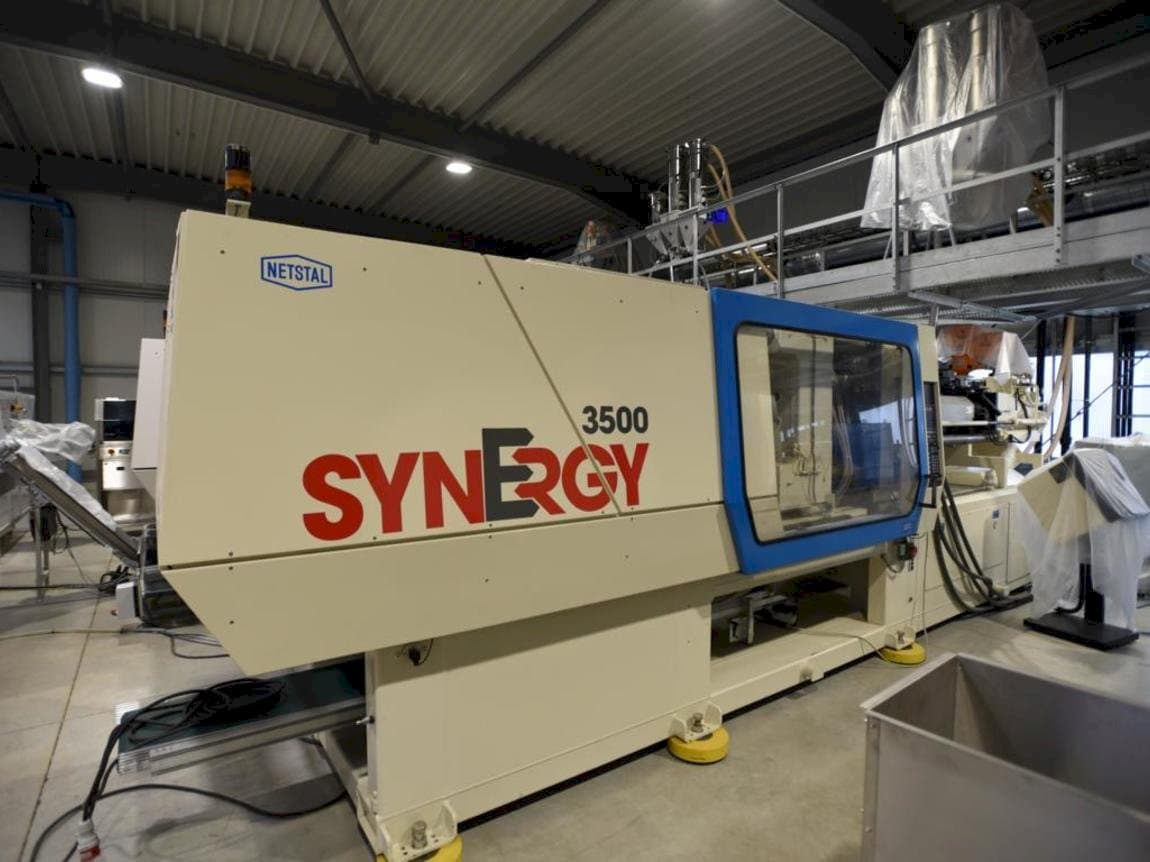 Netstal SynErgy 3500-1700 Mašinos vaizdas iš priekio