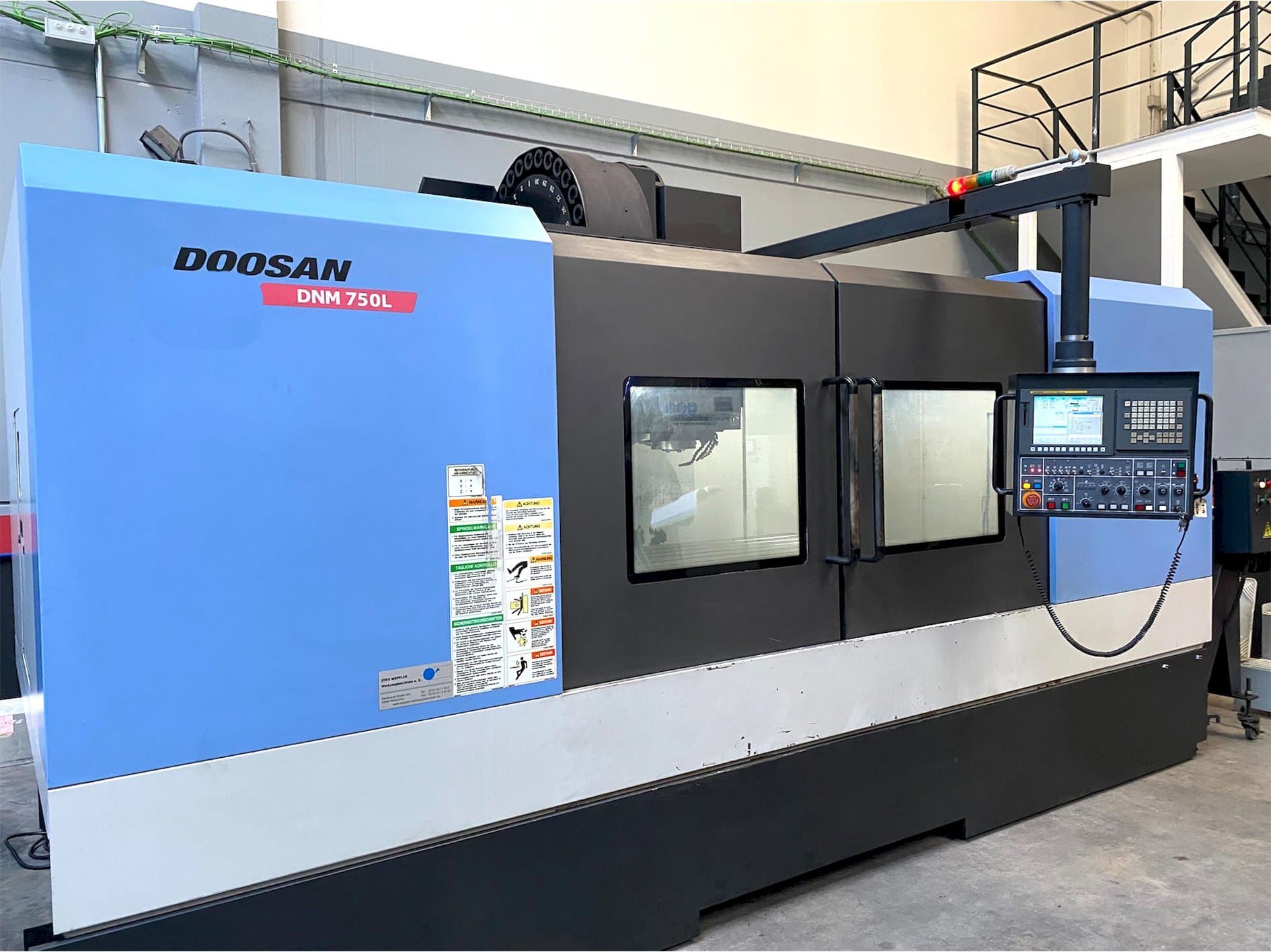 Doosan DNM705L Mašinos vaizdas iš priekio