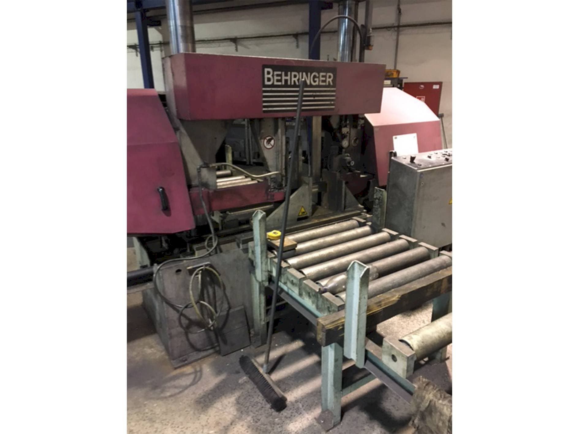 Behringer HBP 530 Mašinos vaizdas iš priekio