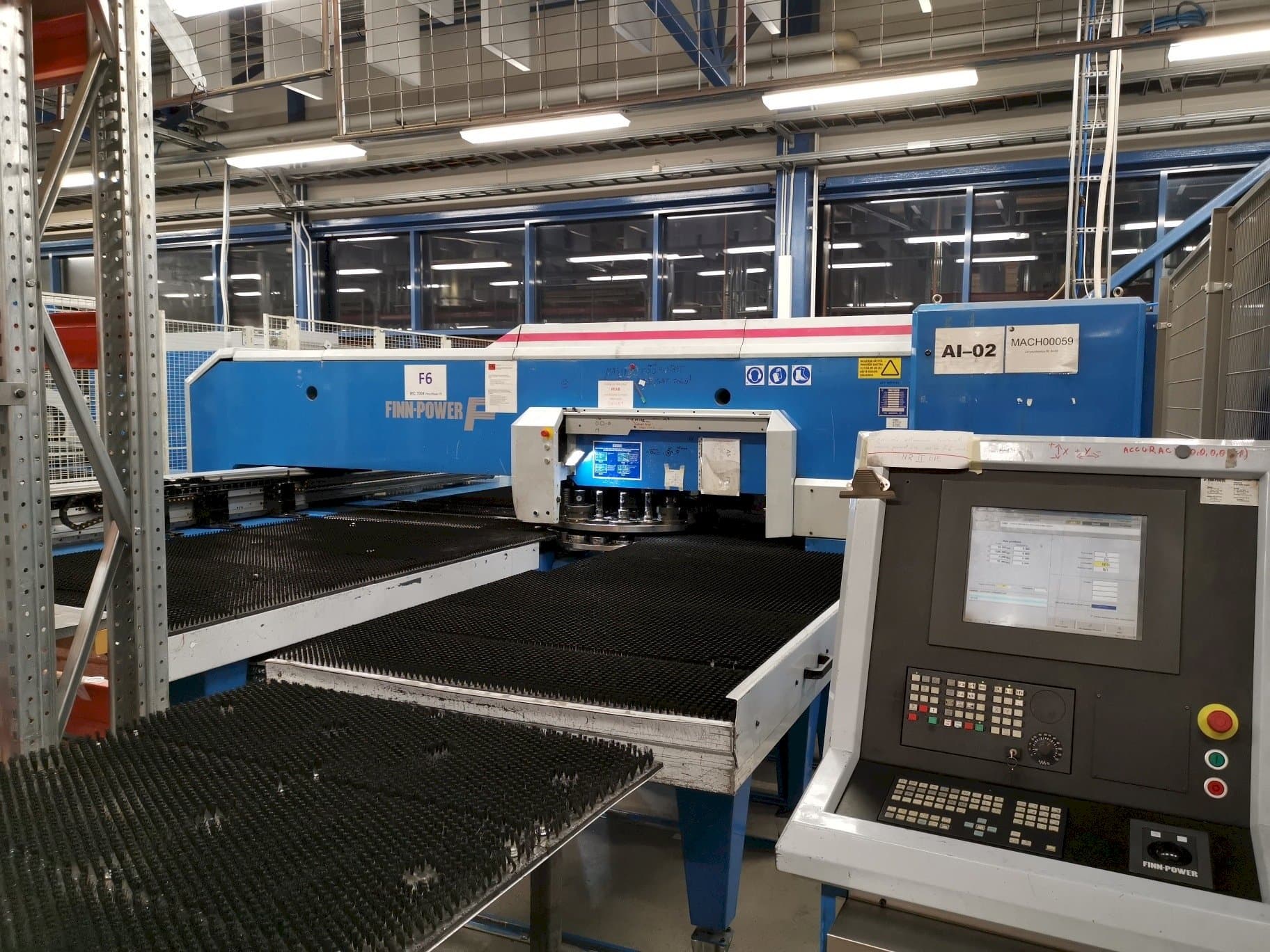 Finn-Power F6SU Mašinos vaizdas iš priekio