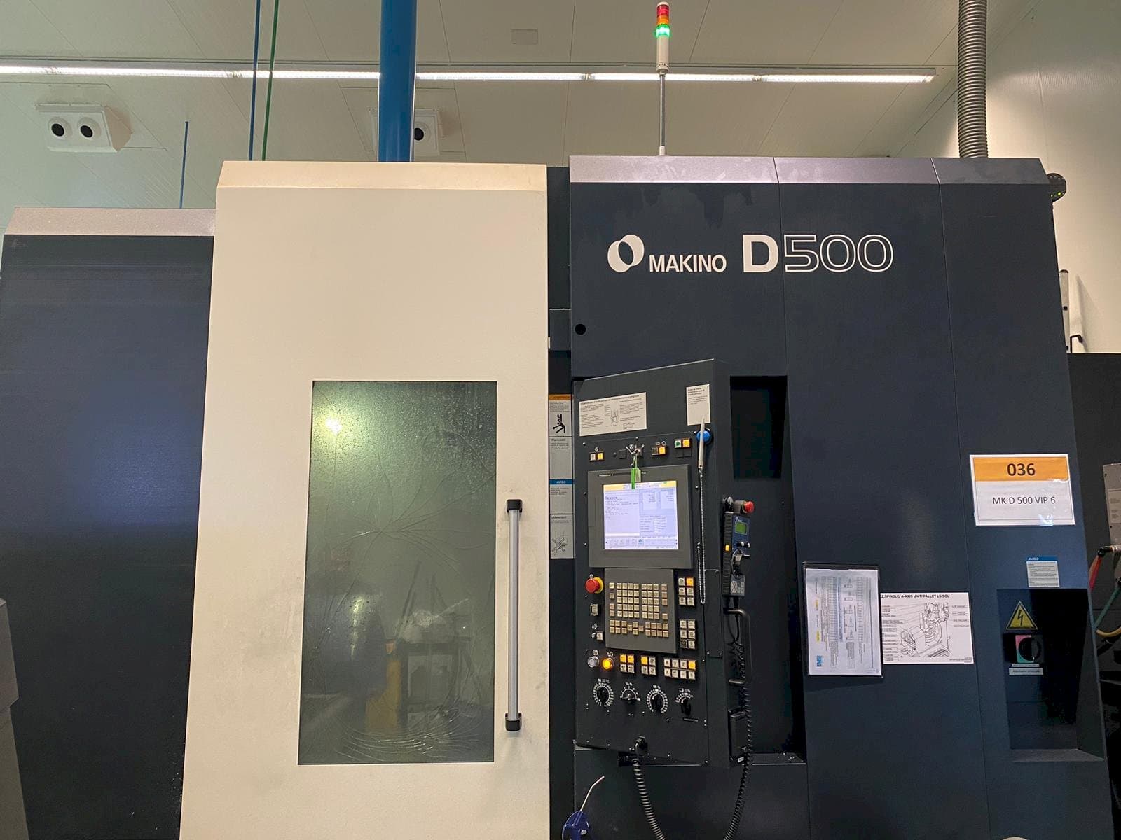 Makino D500 Mašinos vaizdas iš priekio