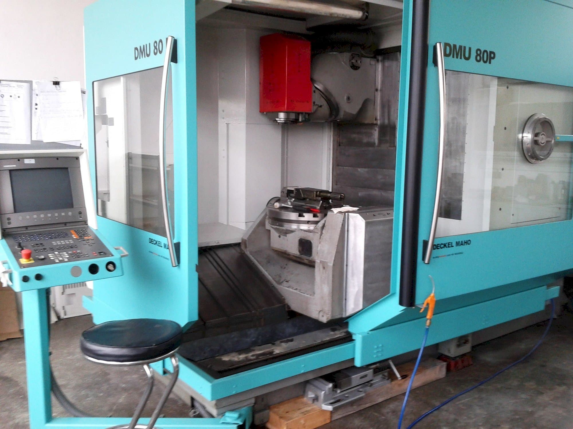 DECKEL MAHO DMU 80P Mašinos vaizdas iš priekio