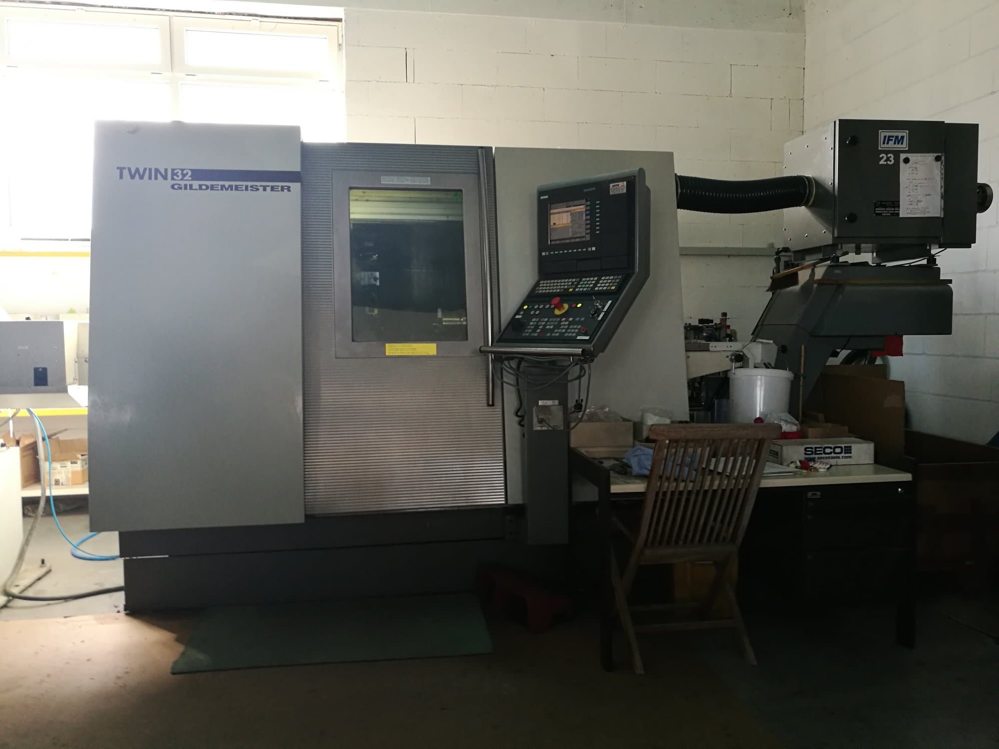 Gildemeister TWIN 32 Mašinos vaizdas iš priekio