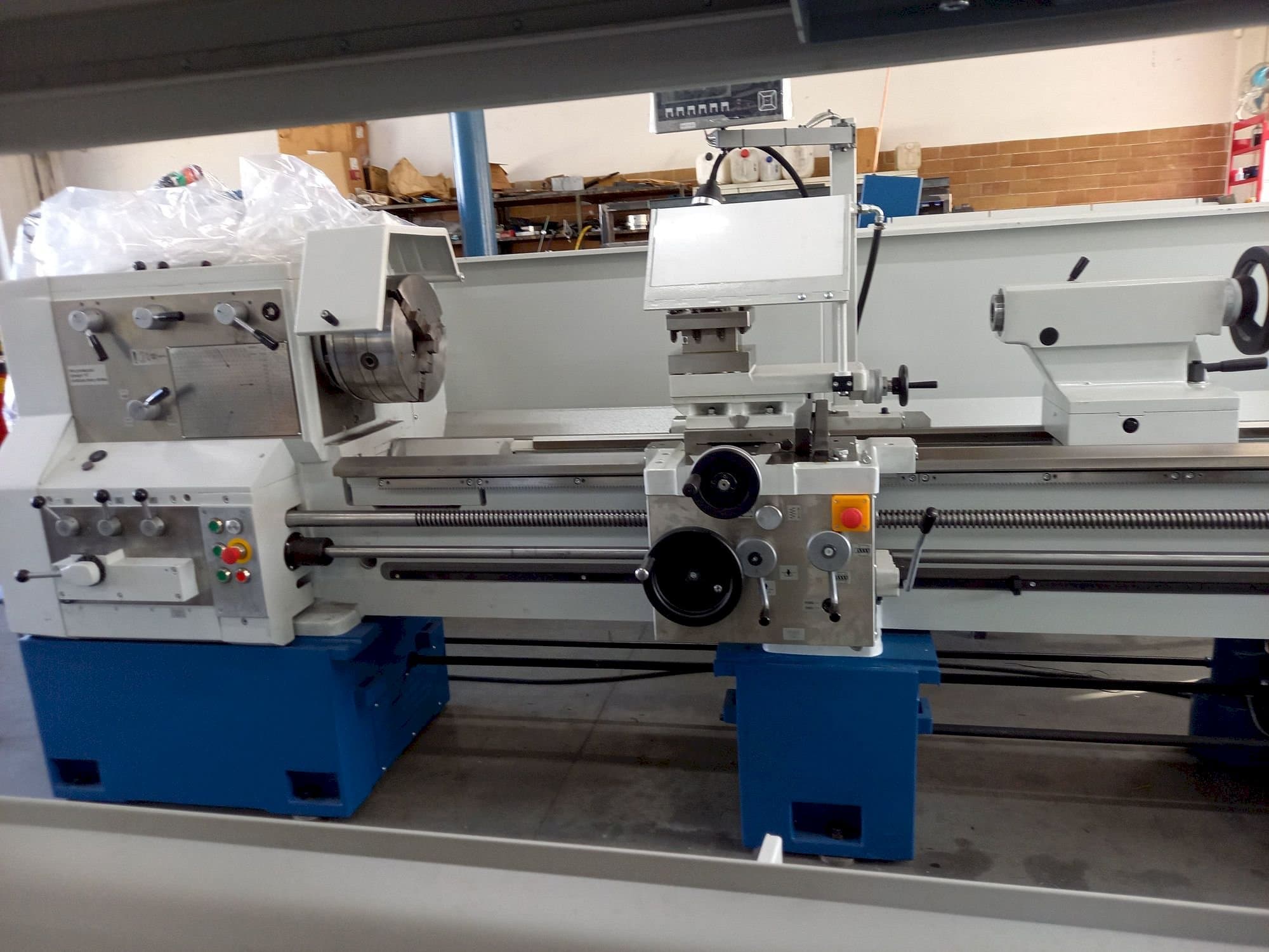 TUJ 50M x2000 Mašinos vaizdas iš priekio