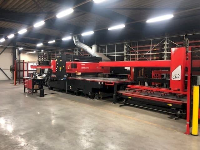 AMADA LC 2415 Alpha IV NT Mašinos vaizdas iš priekio