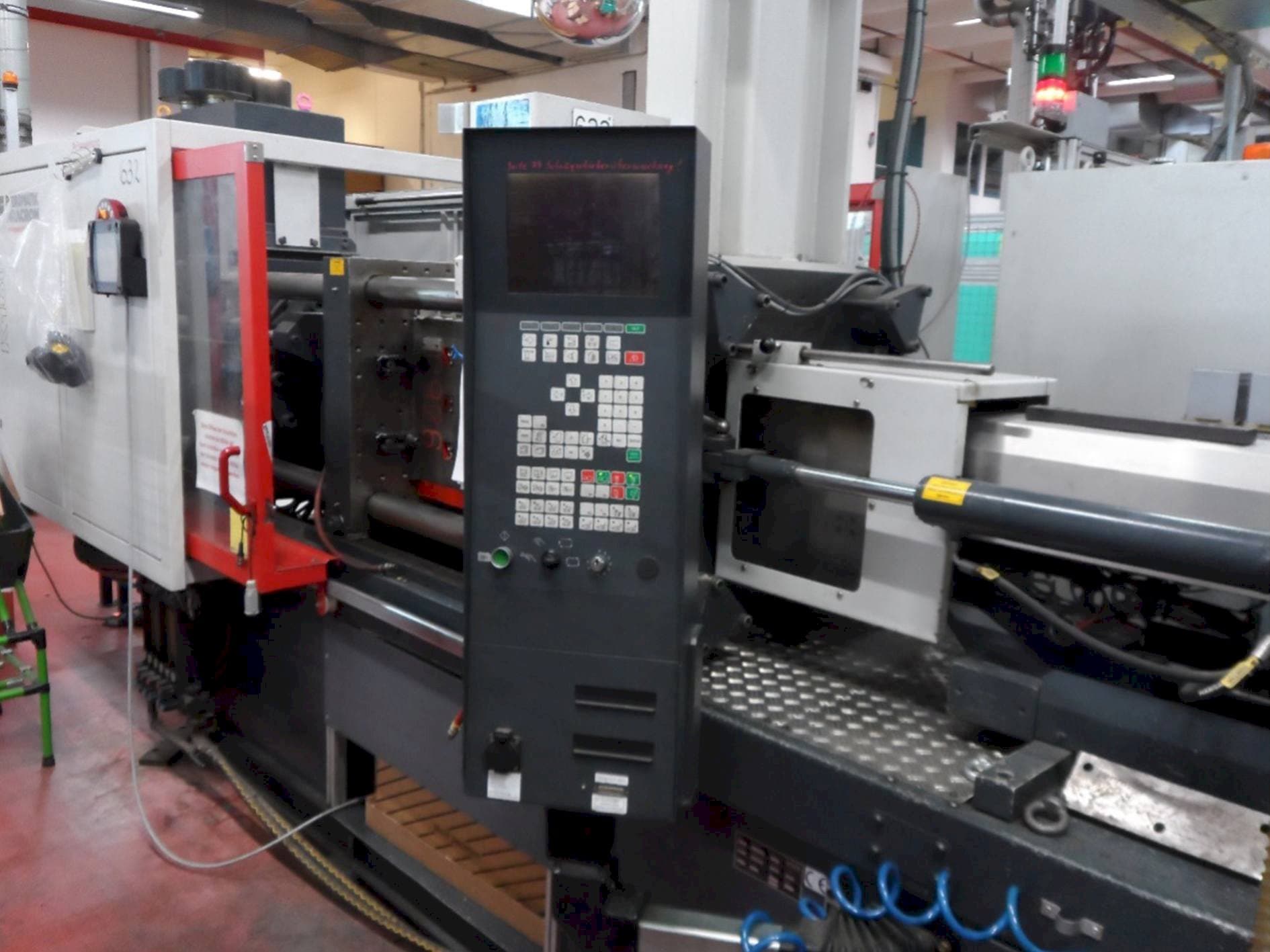 FERROMATIK MILACRON K-Tec 160S Mašinos vaizdas iš priekio